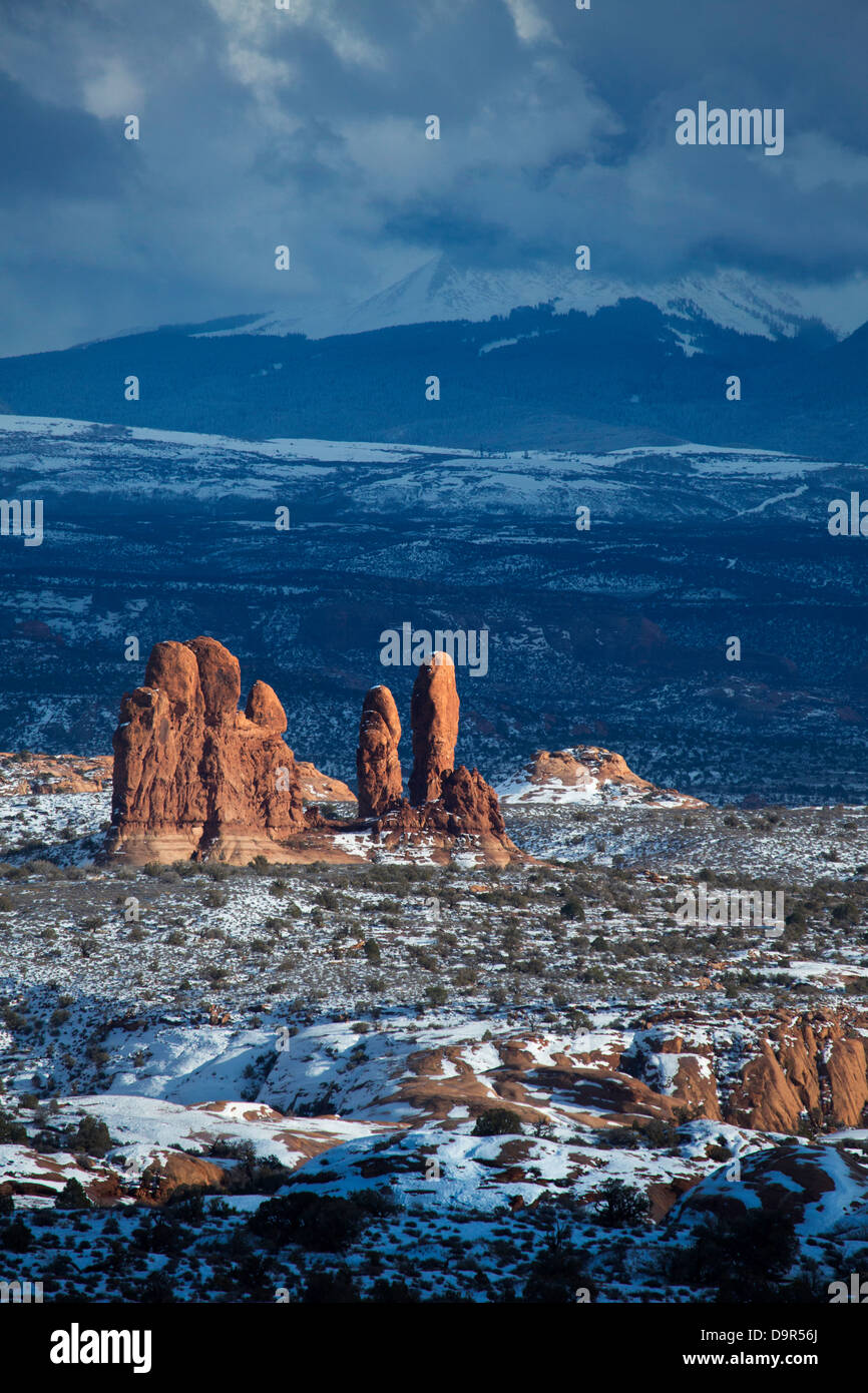 Windows mit der La Sal Mountains hinaus Arches-Nationalpark, Utah, USA Stockfoto