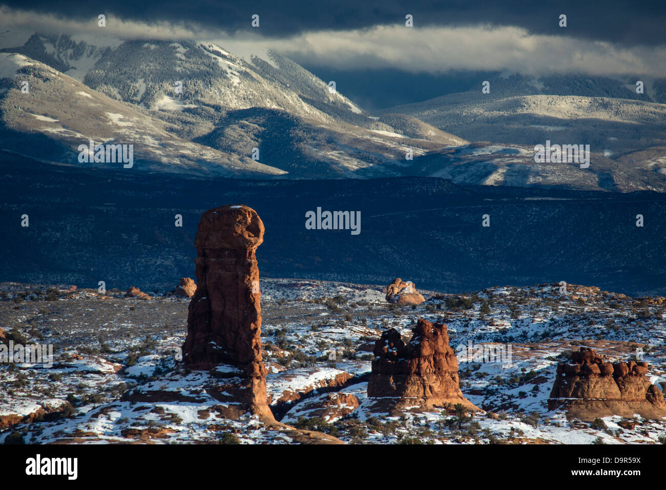 Windows-Abschnitt mit La Sal Mountains hinaus Arches-Nationalpark, Utah, USA Stockfoto