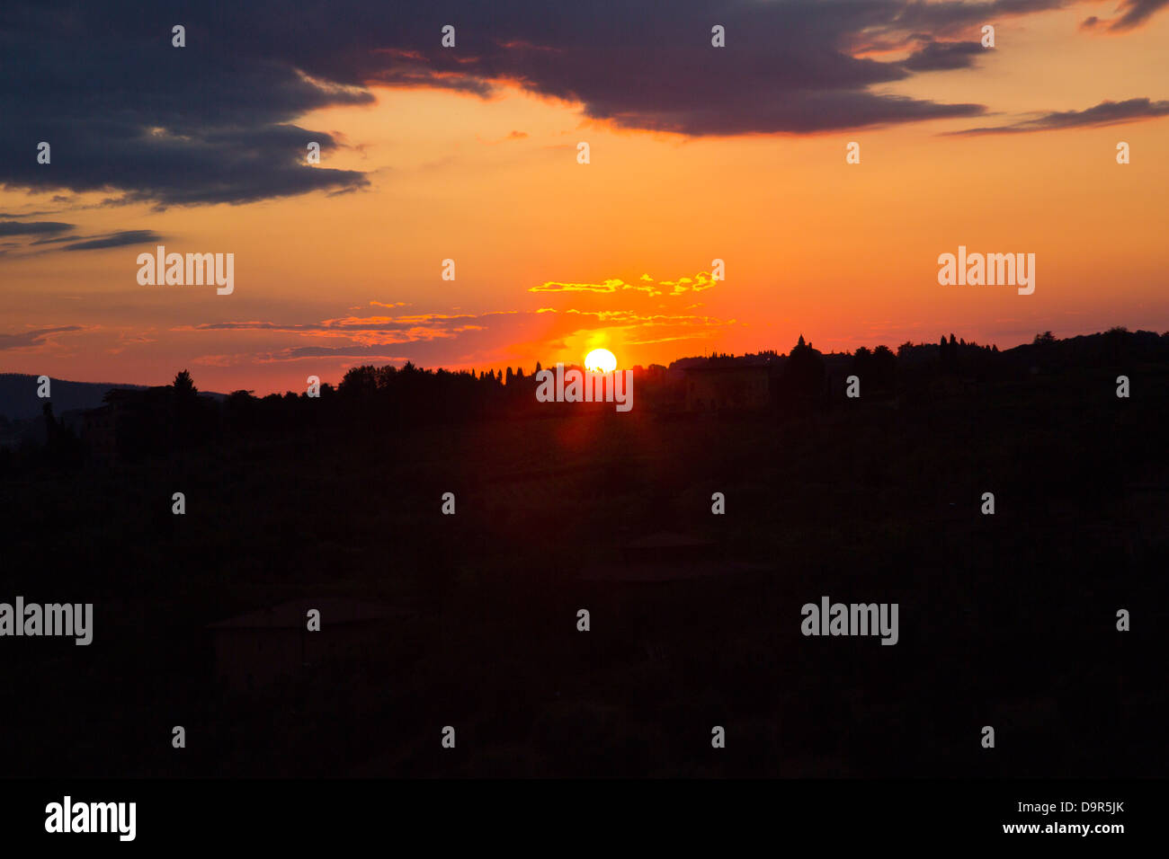 Sonnenuntergang über einer Landschaft, Siena, Provinz Siena, Toskana, Italien Stockfoto