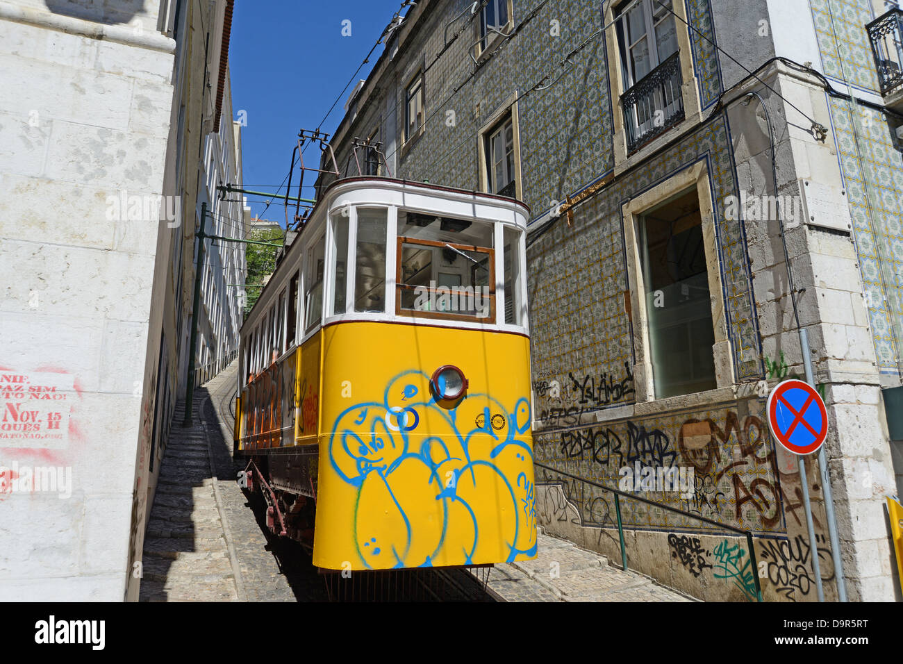 alte Straßenbahn Calcada da Gloria Lissabon Portugal Stockfoto