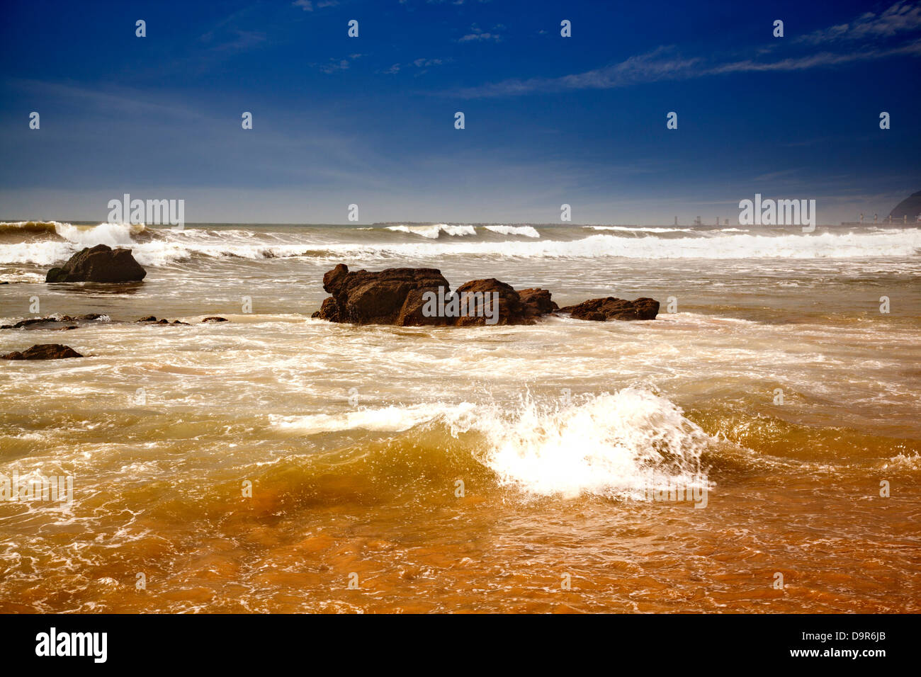 Wellen im Meer, Visakhapatnam, Andhra Pradesh, Indien Stockfoto