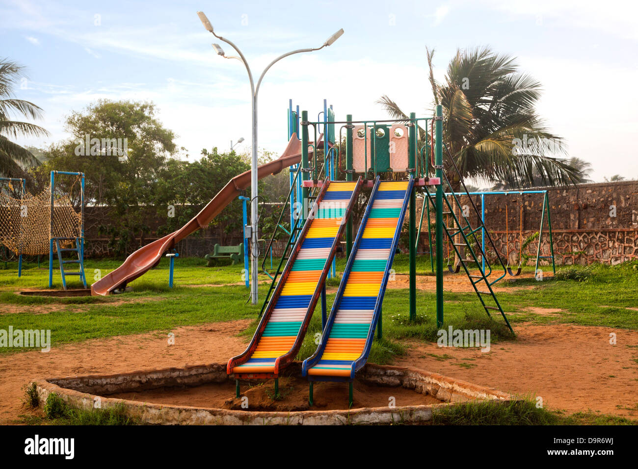 Folien in einem Park, Visakhapatnam, Andhra Pradesh, Indien Stockfoto