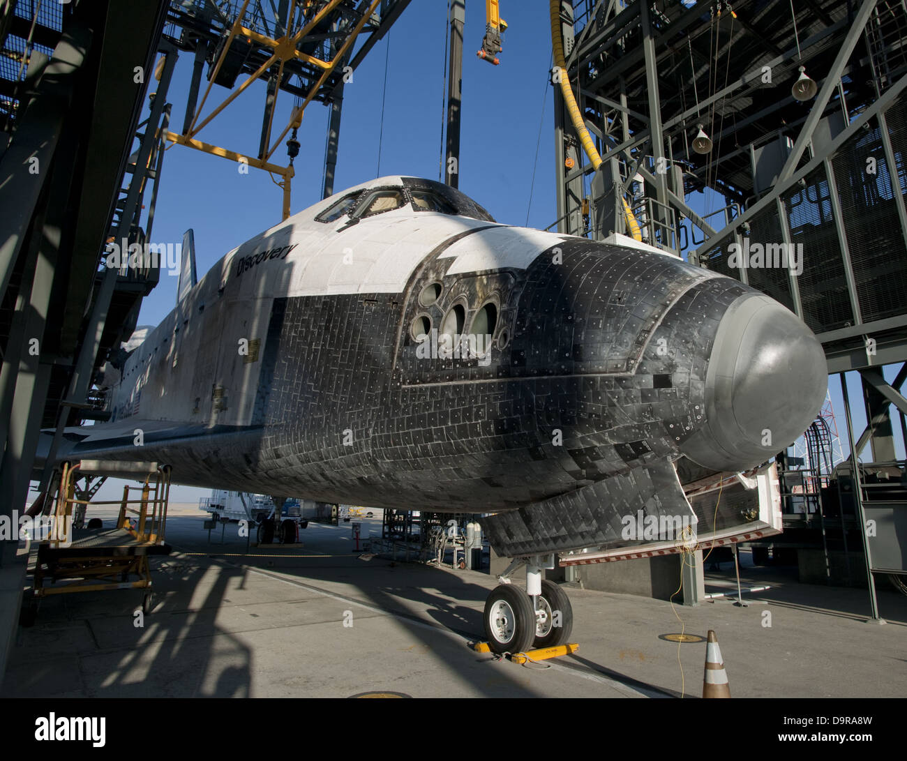 Das Space Shuttle Endeavour kehrt nach Beendigung seiner STS-128-Mission zum Kennedy Space Center zurück. Die Mission beinhaltete die Lieferung von Vorräten und Ausrüstung an die Internationale Raumstation. Stockfoto