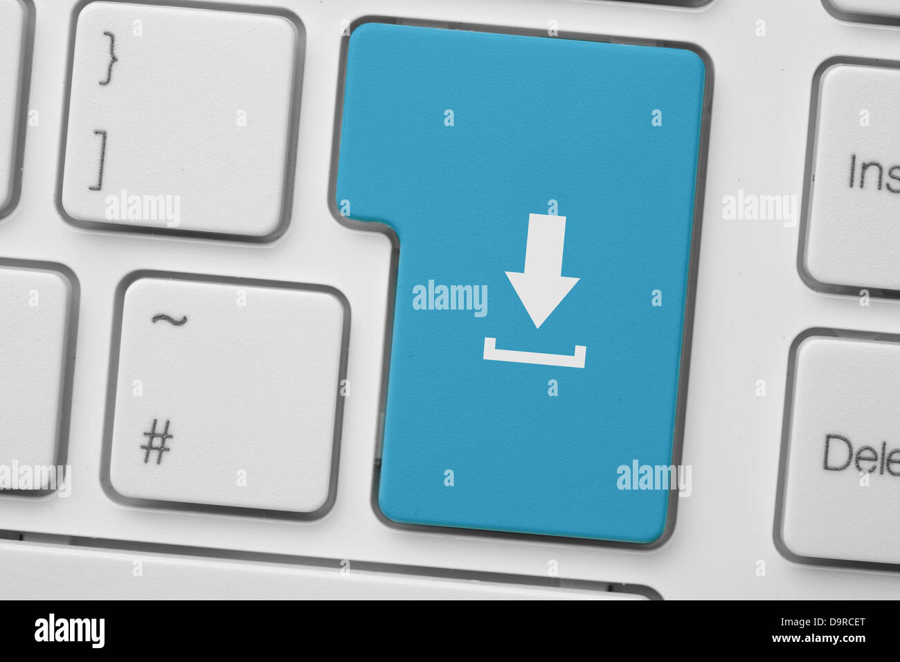 Blaue Download-Button auf Tastatur Stockfoto