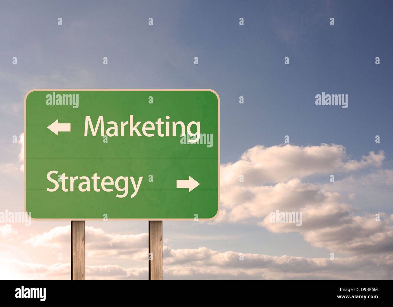 Marketing und Strategie-Straßenschild Stockfoto