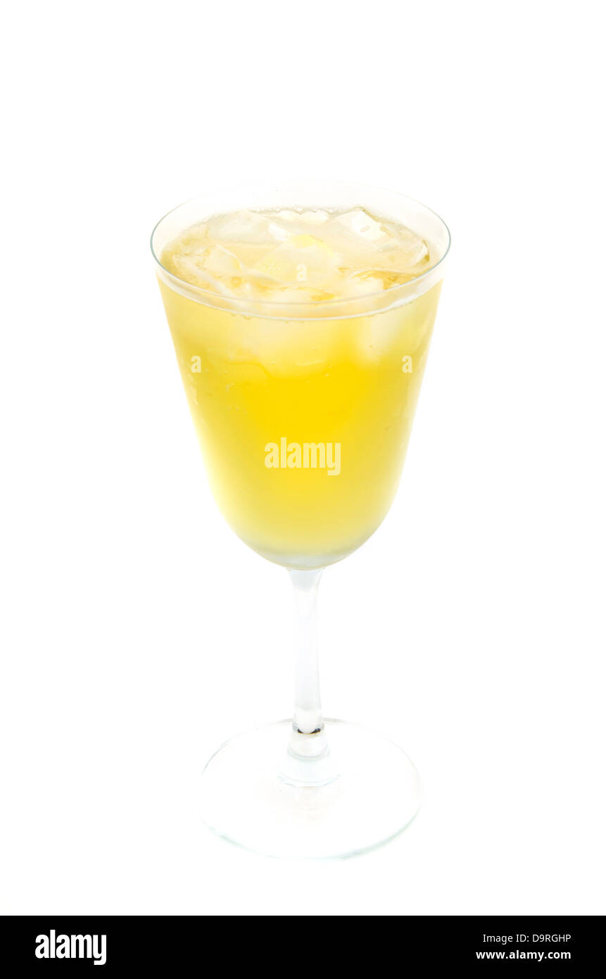 saftige Frucht im Glas auf weißem Hintergrund,(Pineapple juice) Stockfoto