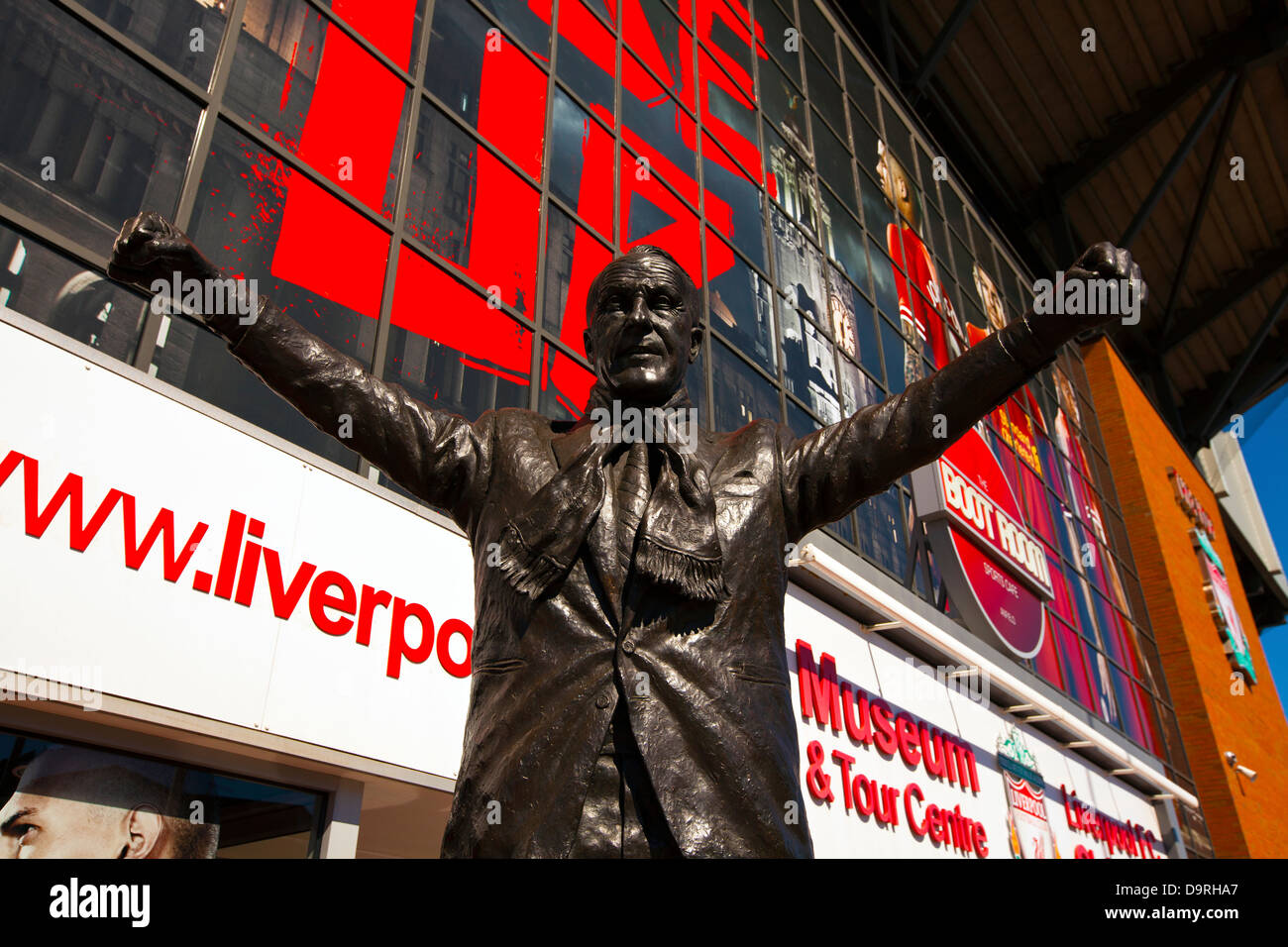 Bill Shankey-Statue an der Anfield-Stadion, die Heimat von Liverpool Football Club eines der englischen Premier League F.C. Stockfoto