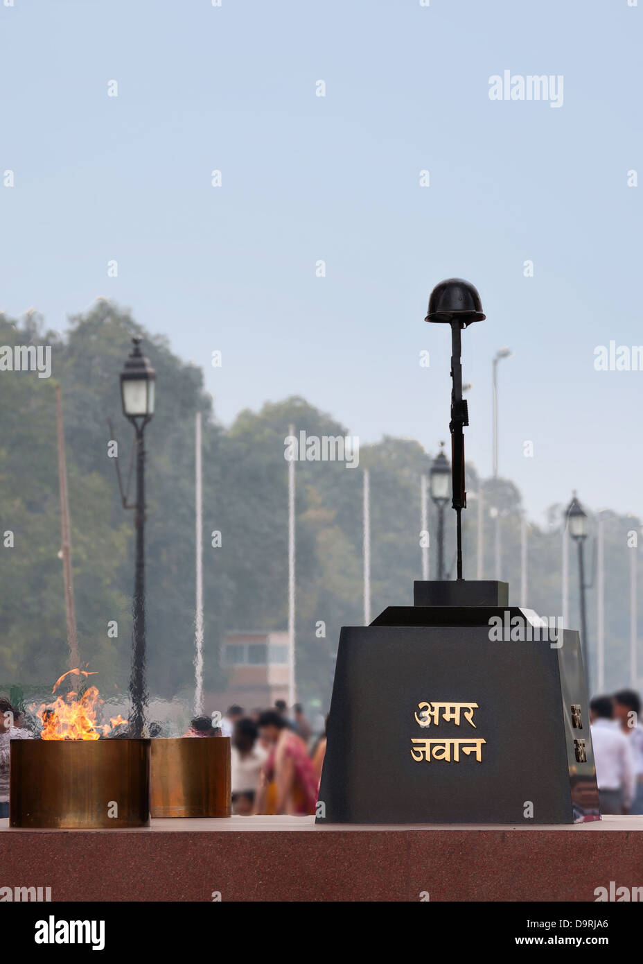 Ewige Flamme und Symbol für die gefallenen Soldaten am India Gate in Delhi, Indien. Stockfoto