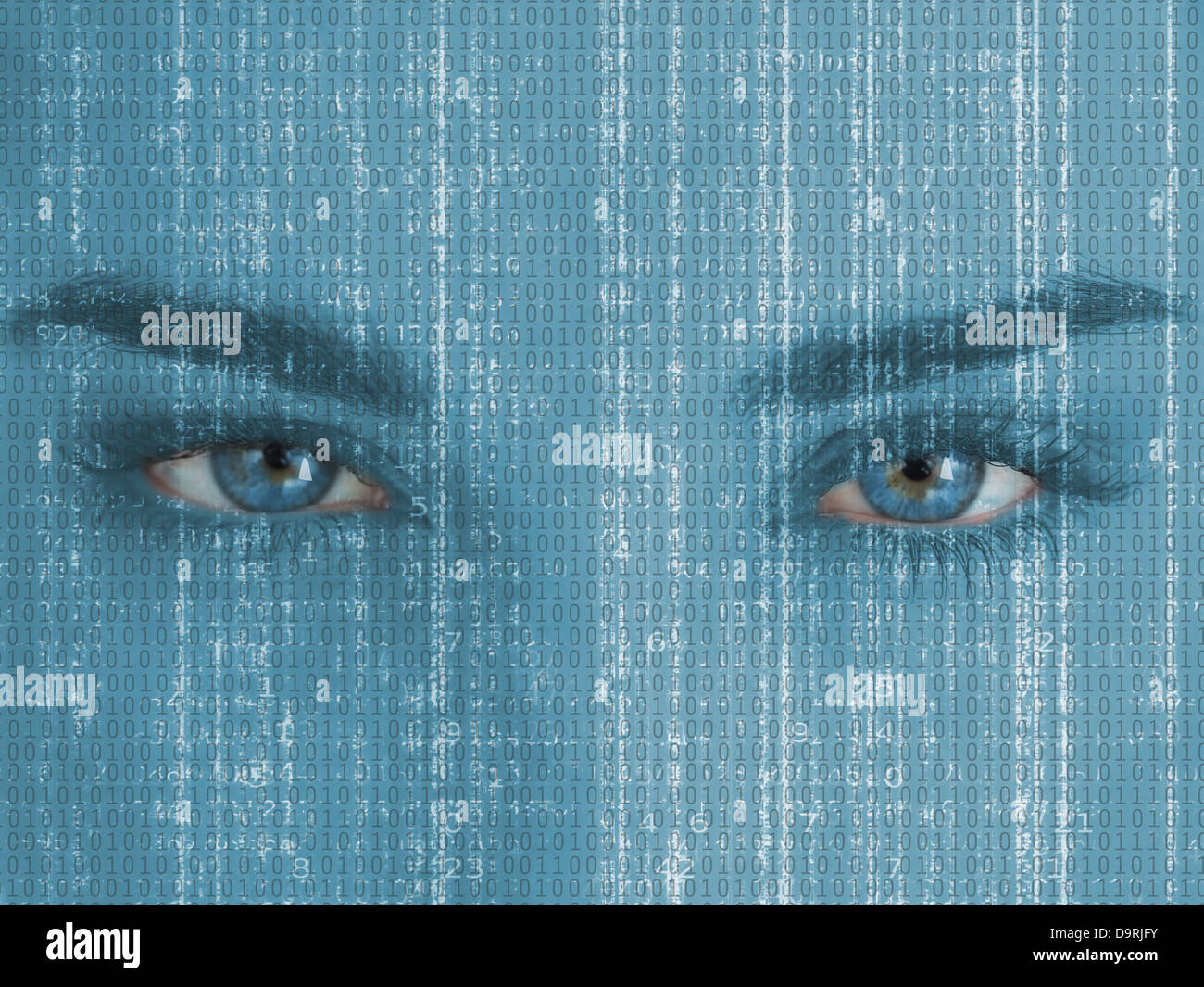 Attraktive blauäugige Frau mit Matrix auf Gesicht Stockfoto