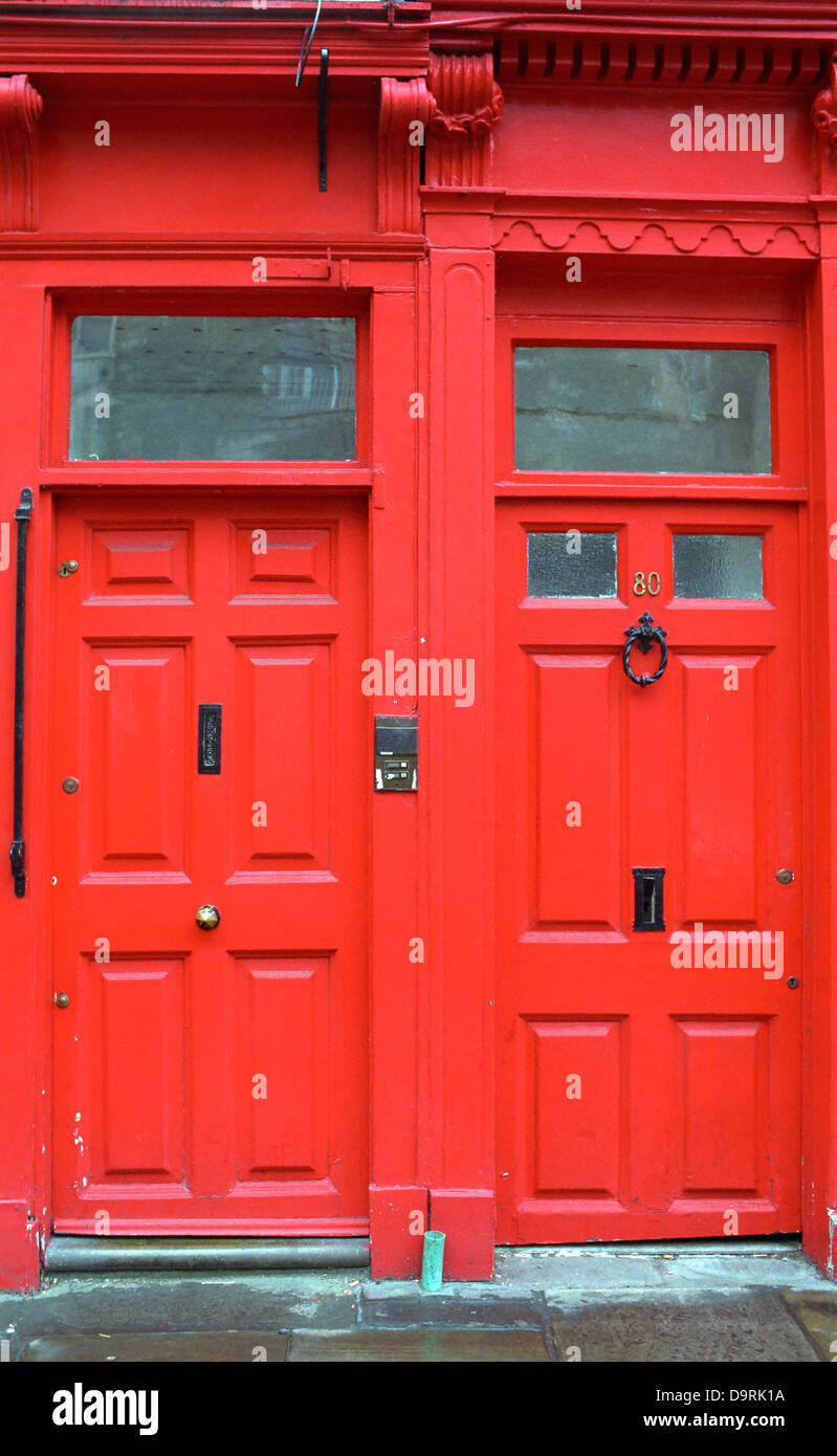 Rote Türen, Bath, Großbritannien. Stockfoto