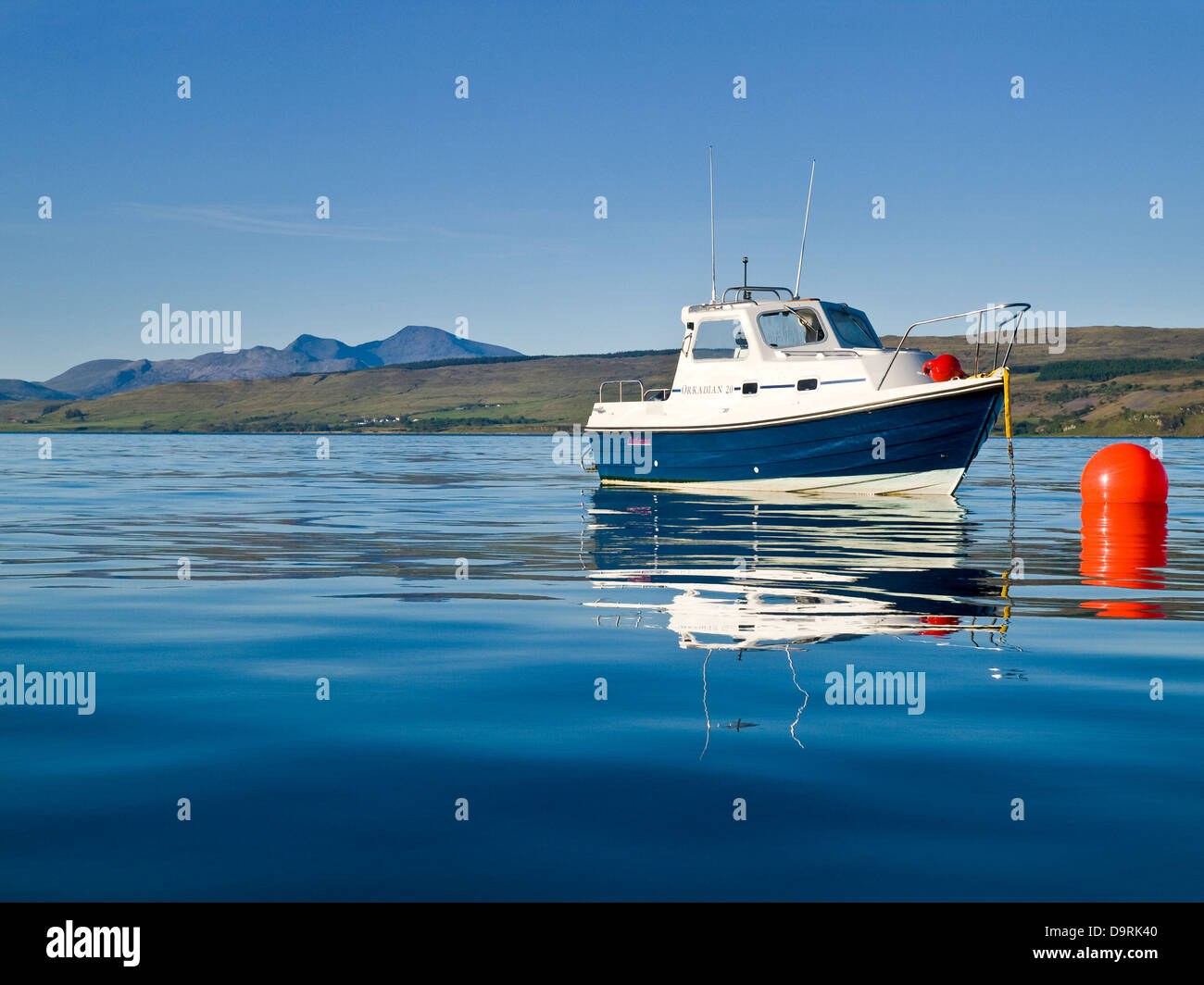 Sportboote/Boot an seinem Liegeplatz an der Westküste von Schottland Stockfoto