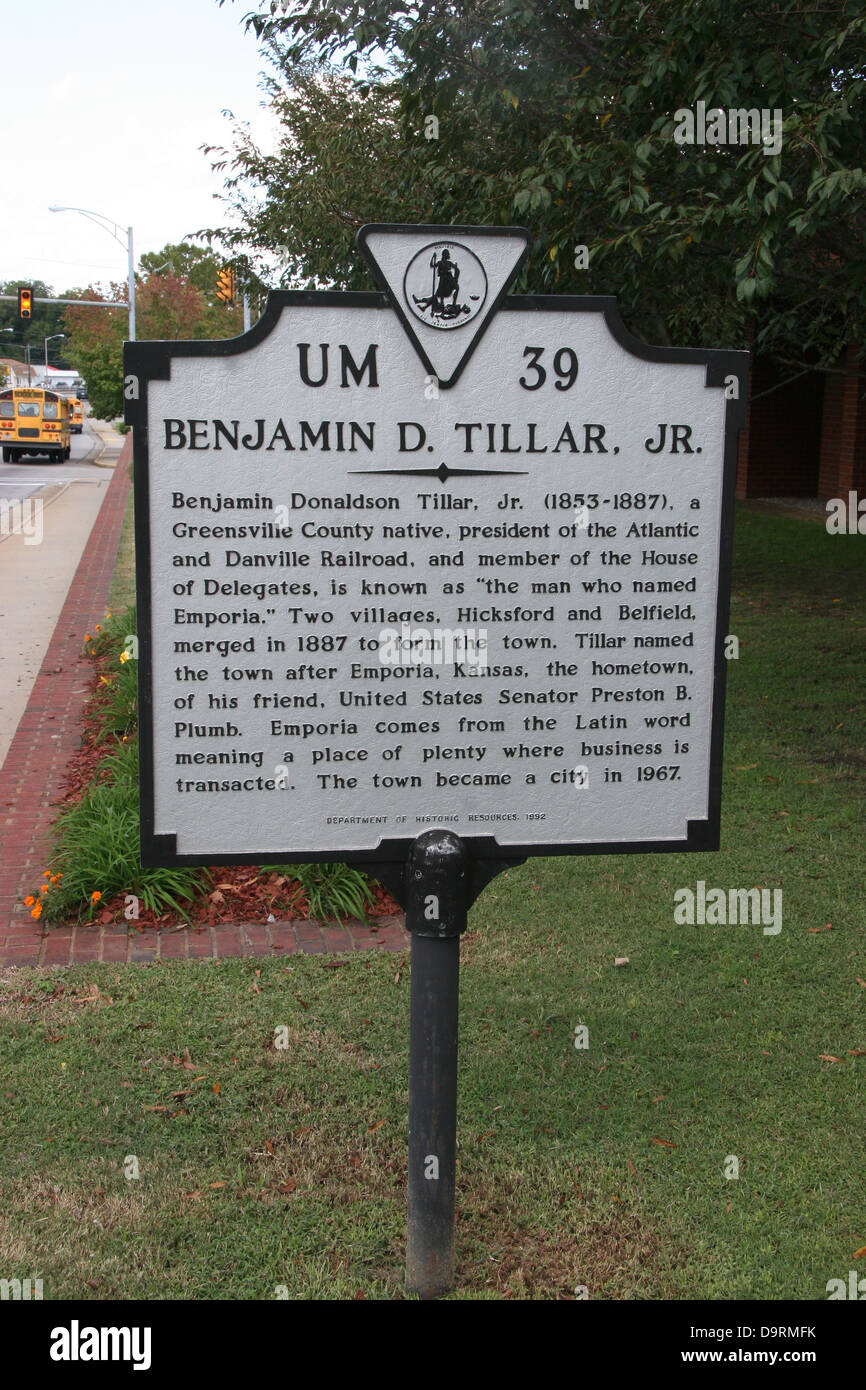 BENJAMIN D. TILLAR, JR. Benjamin Donaldson Tillar, Jr. (1853 – 1887), ein Greensville County native, Präsident der Atlantic und Danville Eisenbahn und das Abgeordnetenhaus ist bekannt als "der Mann, Emporia benannt." Zwei Dörfer, absolvierte und Belfield, fusionierte im Jahr 1887, die Stadt zu bilden. Tillar nannte die Stadt nach Emporia, Kansas, der Heimatstadt seines Freundes, US-Senator Preston B. Plumb. Emporia kommt aus dem lateinischen bedeutet einen Ort des Überflusses, wo Geschäft abgewickelt ist. 1967 wurde die Stadt eine Stadt. Abteilung für historische Ressourcen, 1992 Stockfoto