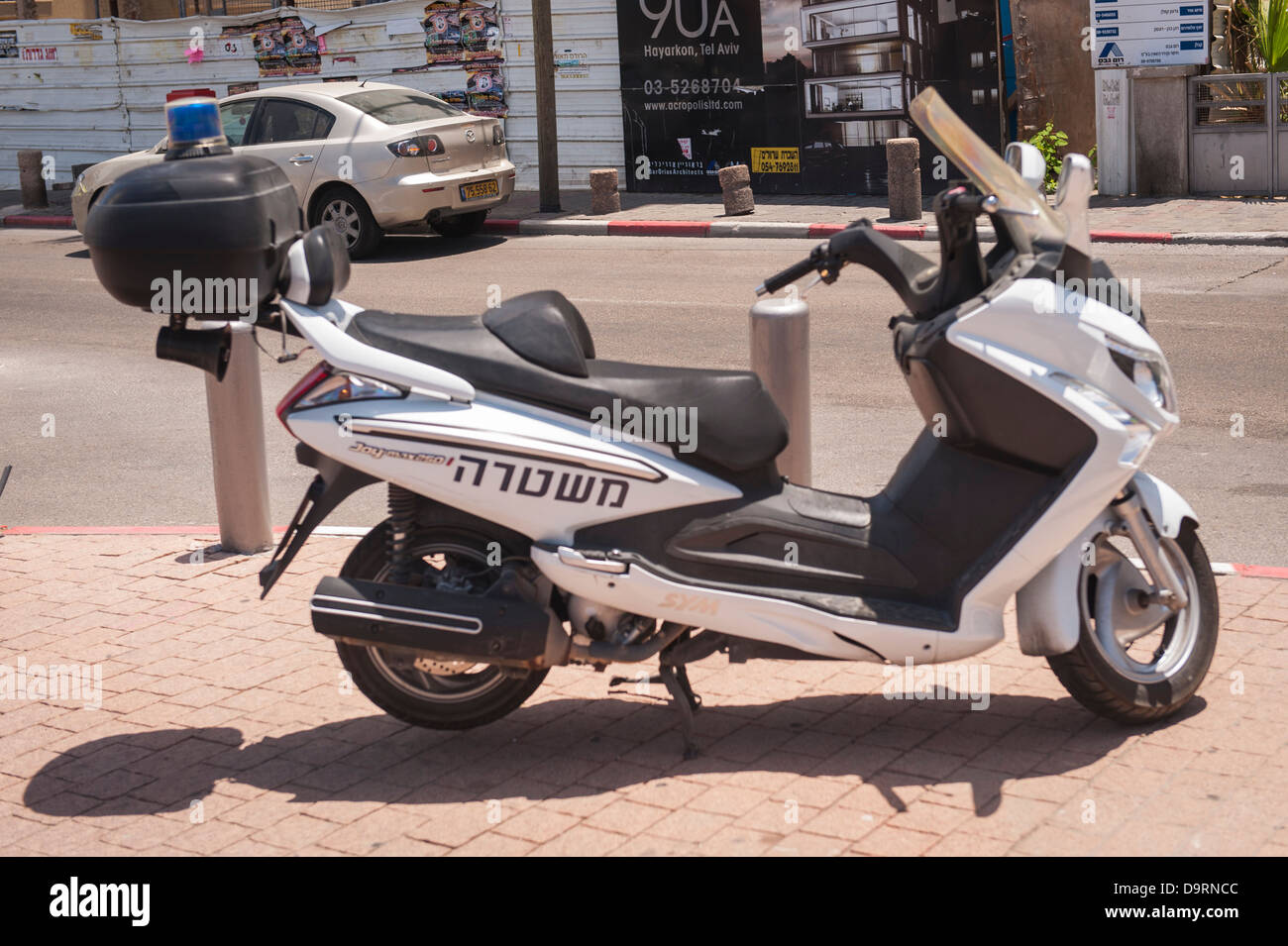 Israel Tel Aviv Polizei Motorrad Motorrad Fahrrad Zyklus Moped geparkt  Promenade street scene Gehsteig Bürgersteig Stockfotografie - Alamy