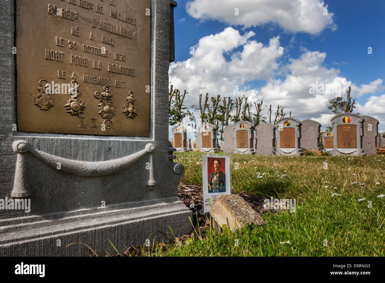 Die WWI-Soldatenfriedhof Oeren in der Nähe von Veurne mit Gräbern der belgischen ersten Weltkrieg einen Soldaten, West-Flandern, Belgien Stockfoto