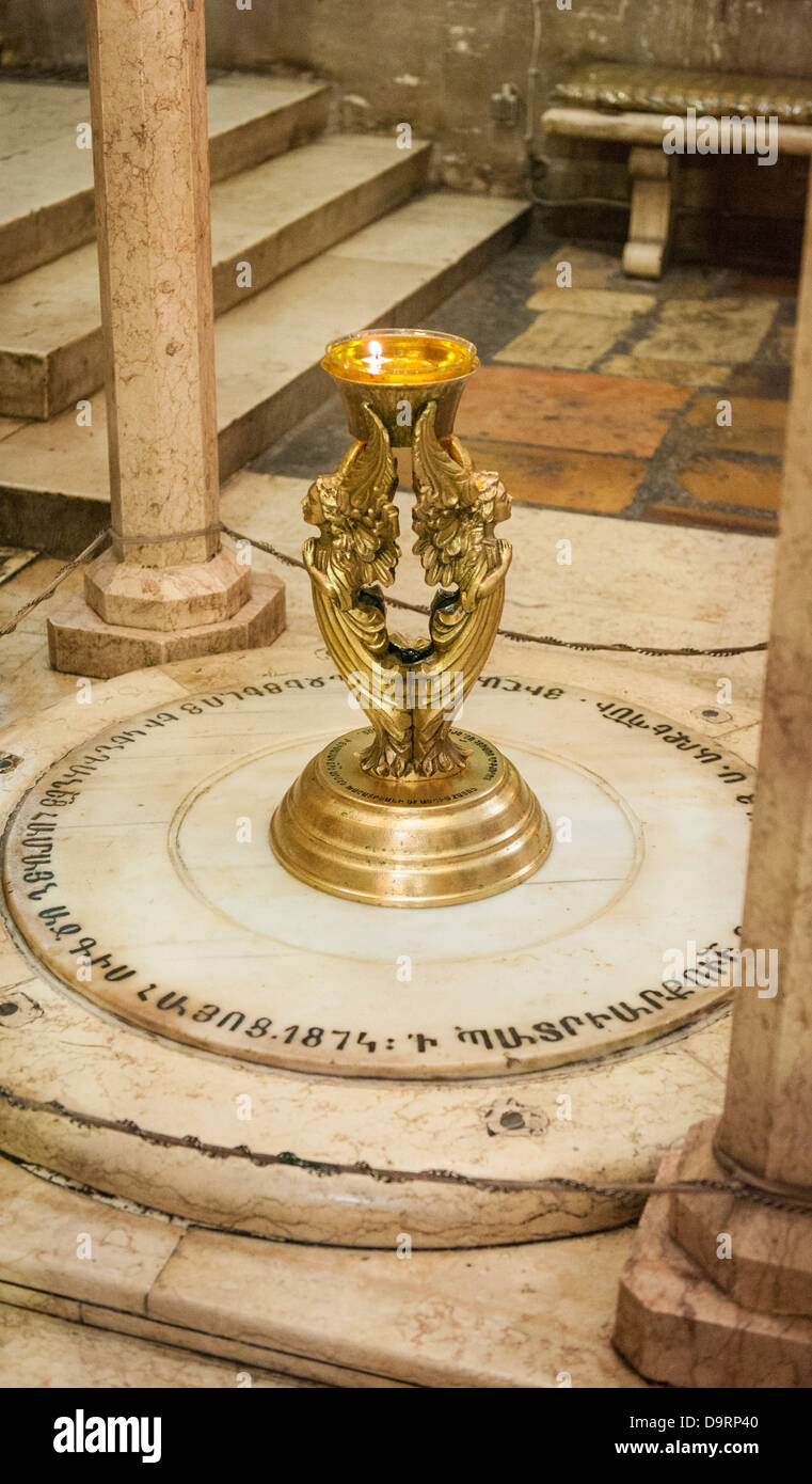 Israel Jerusalem Altstadt Kirche des Heiligen Grabes verzierten Messing zwei Engel Leuchter Inhaber Kerze Stockfoto