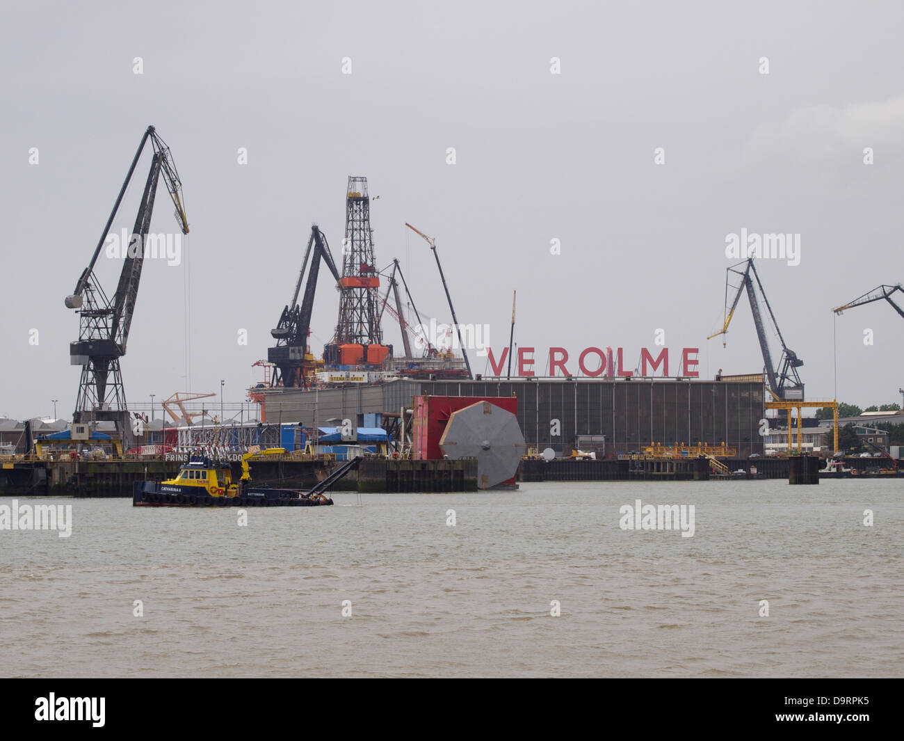 Verolme-Werft im Hafen von Rotterdam, die Niederlande, die derzeit in der Wartung von Offshore-Konstruktionen spezialisiert Stockfoto
