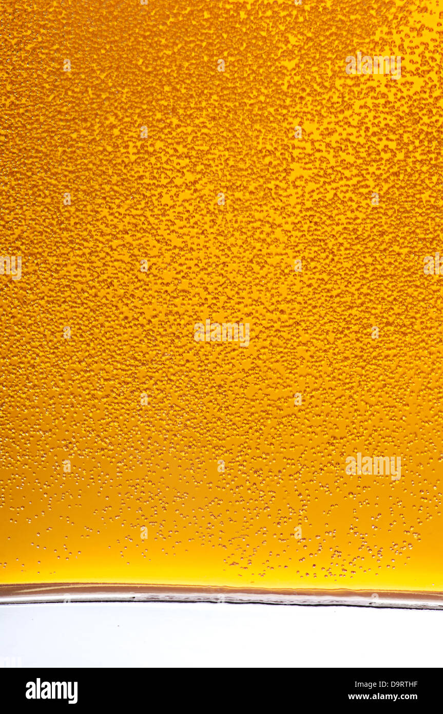 Viele goldene Bier Blasen Stockfoto