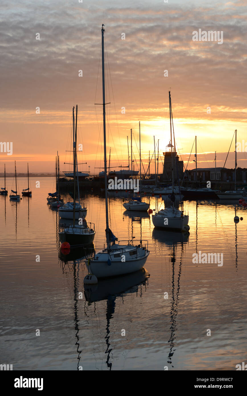 Sonnenuntergang von Howth (South Dublin, Irland) mit Leuchtturm. Stockfoto