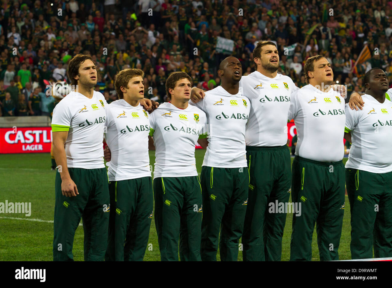 Springbok-Rugby-Mannschaft singen die Nationalhymne vor dem Springbok-Schottland-Test im Mbombela-Stadion Stockfoto