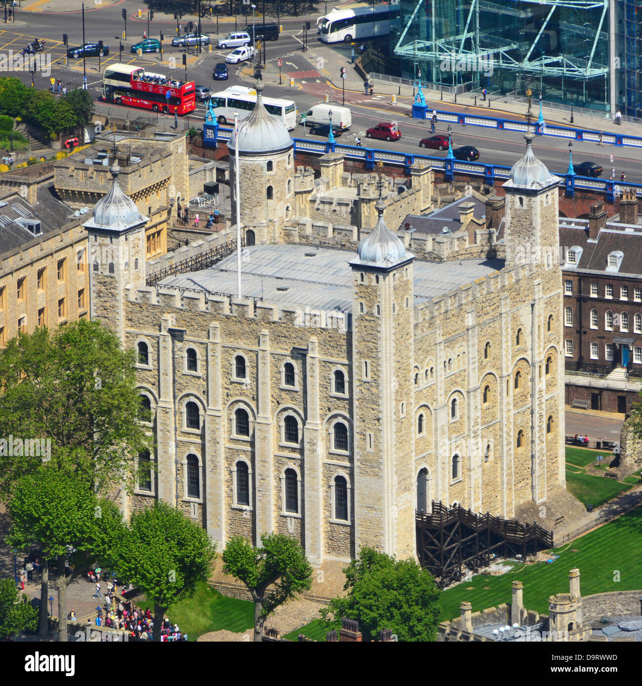 Luftaufnahme des historischen White Tower von William gebaut Der Eroberer am Tower of London aus der Sicht Aus dem Shard Southwark London England UK Stockfoto