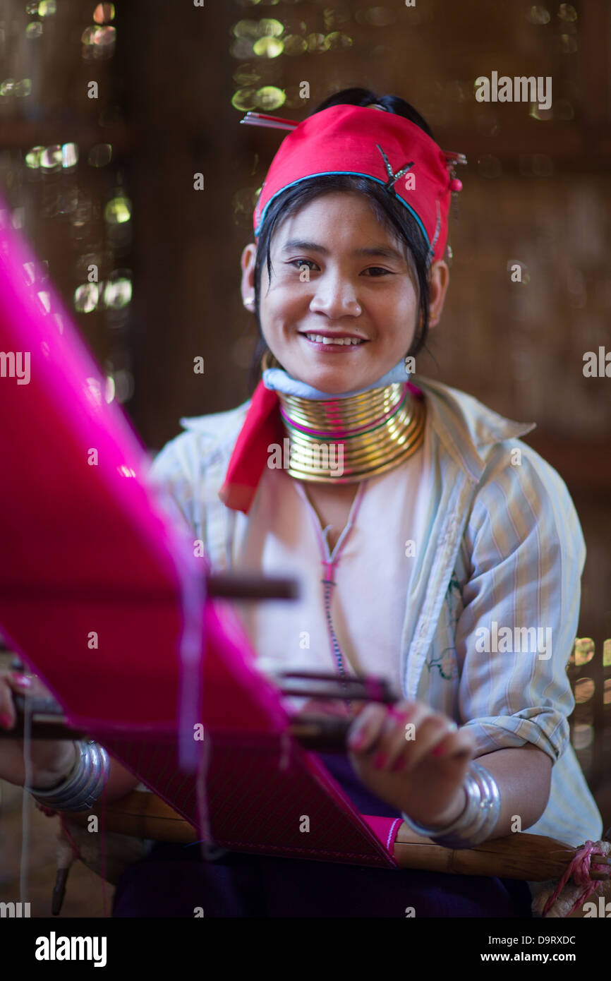 eine Padaung "Langhals" Dame, Inle-See, Myanmar (Burma) Stockfoto
