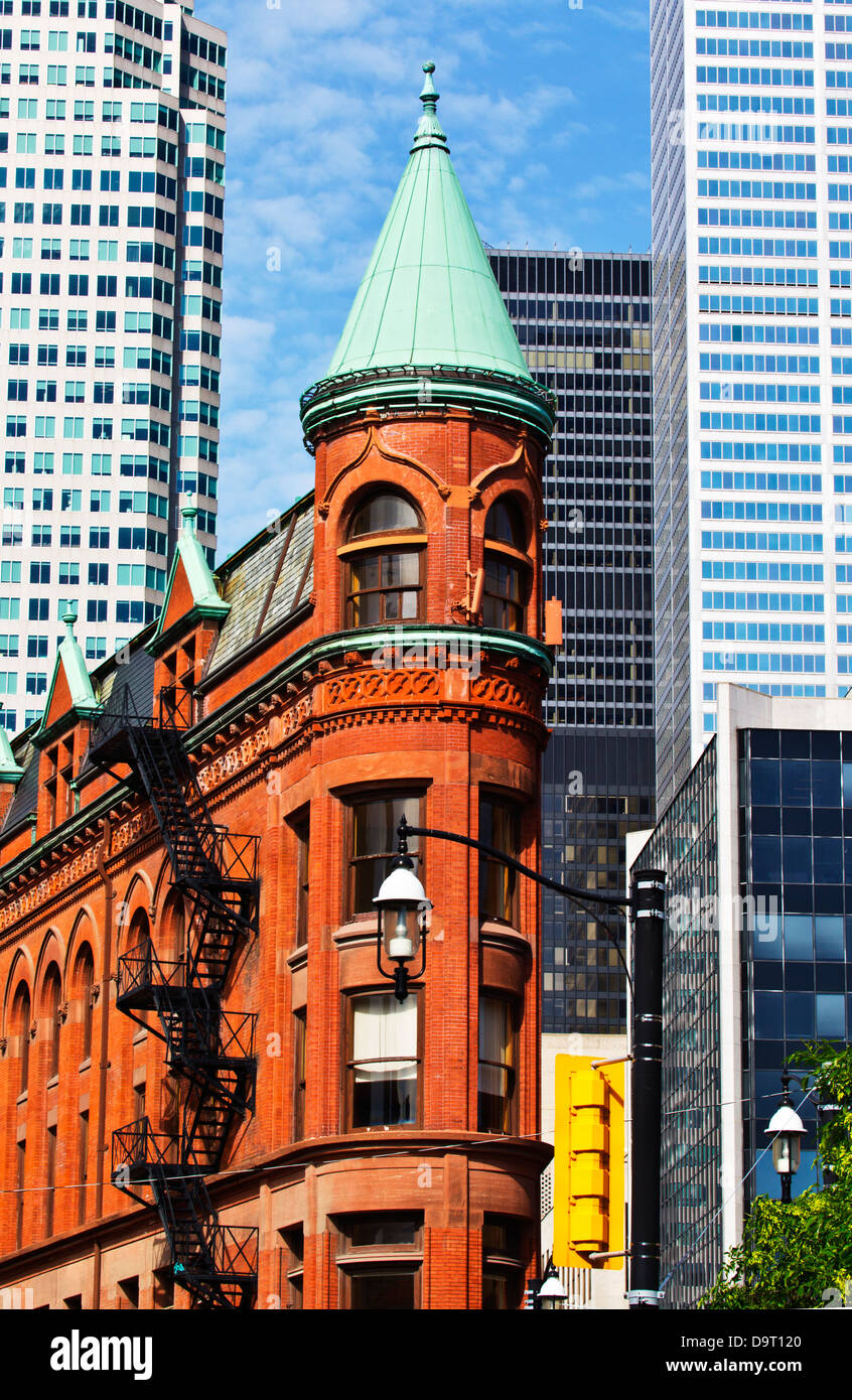 Flat Iron Building Toronto Ontario Kanada. Das aus rotem Backstein Gooderham Building ist ein historisches Wahrzeichen von Toronto, Ontario, Kanada Stockfoto