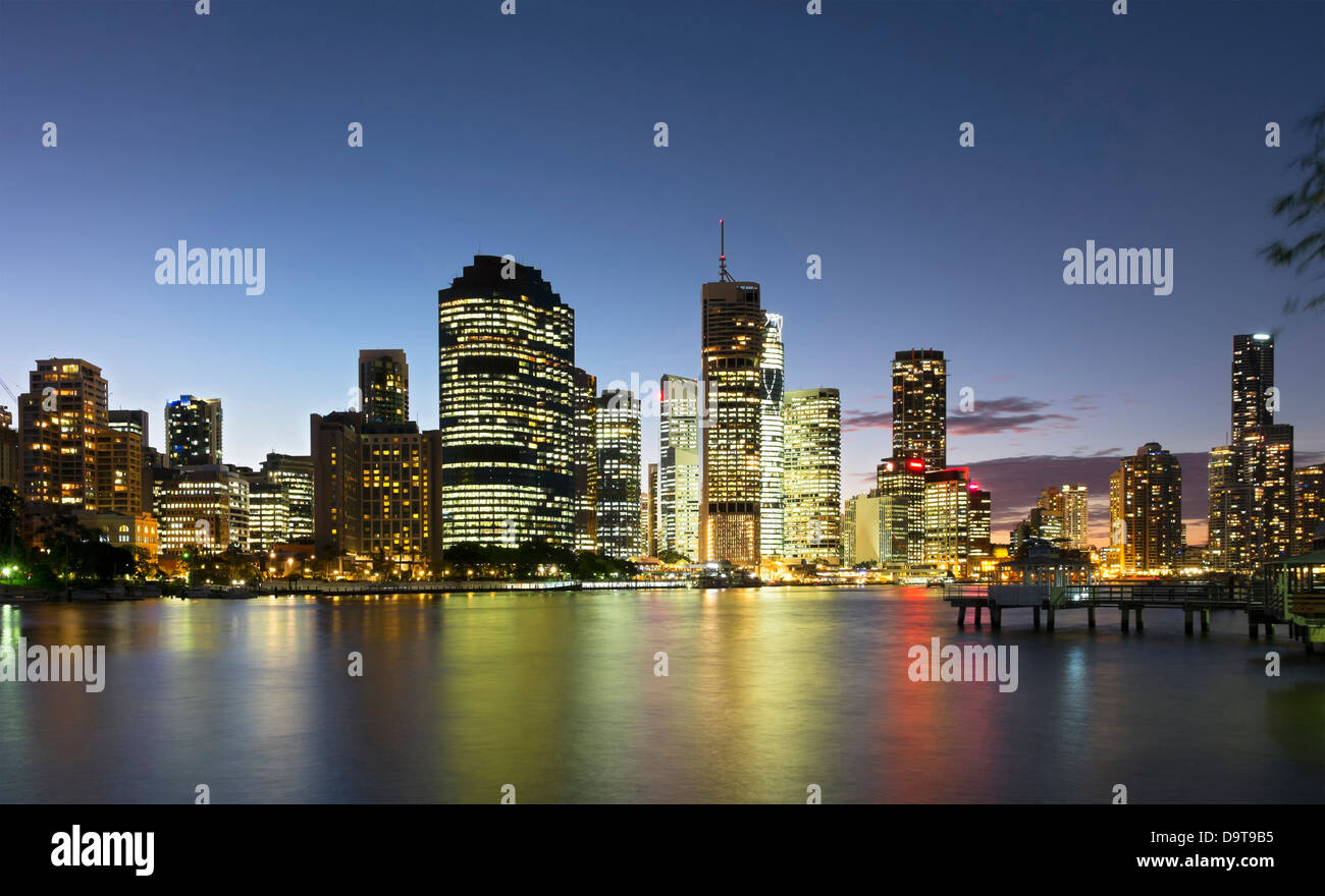 Am Abend Skyline von Central Business District von Brisbane in Queensland-Australien Stockfoto
