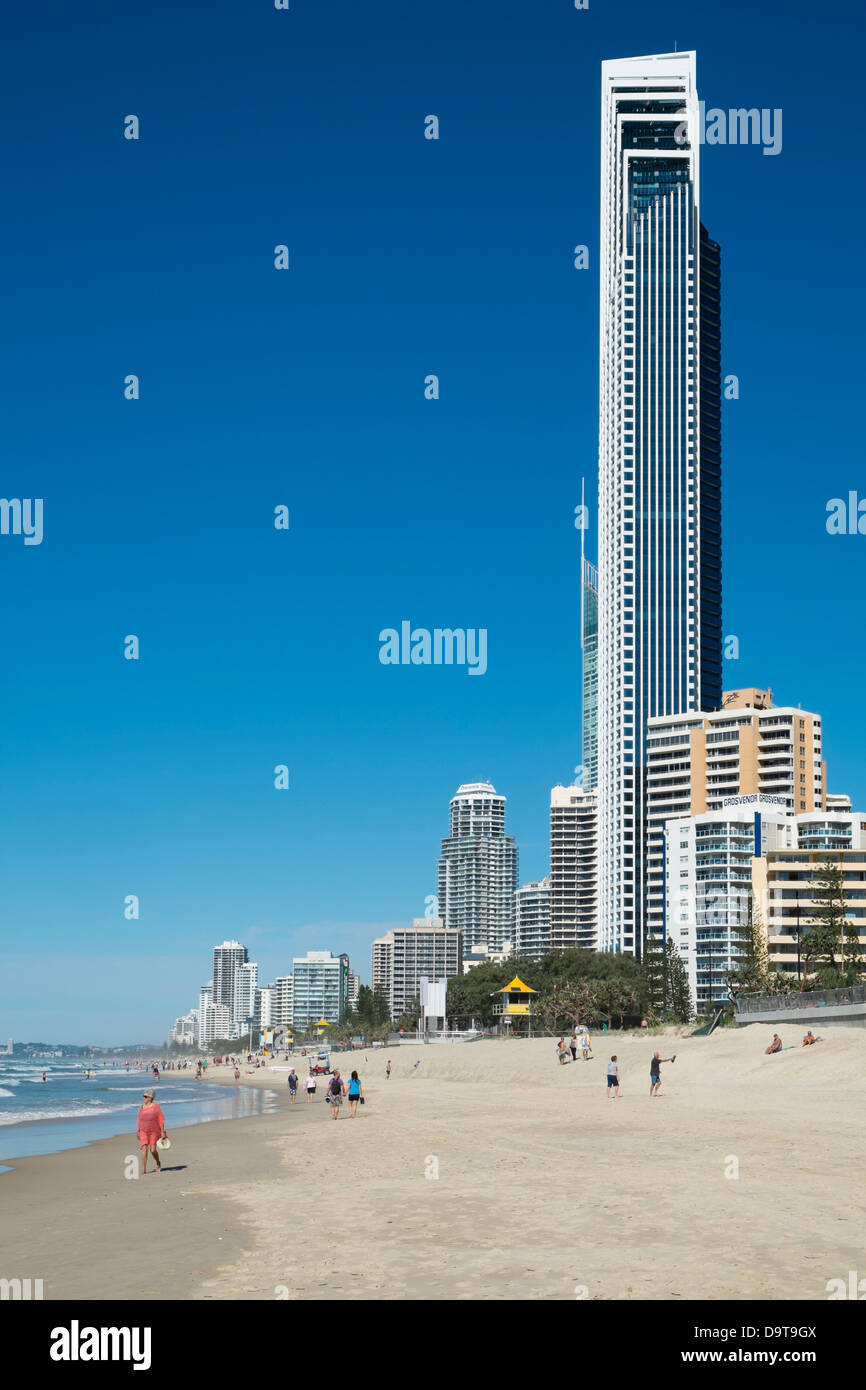 Skyline von Surfers Paradise Stadt vom Strand an der Gold Coast in Queensland-Australien Stockfoto