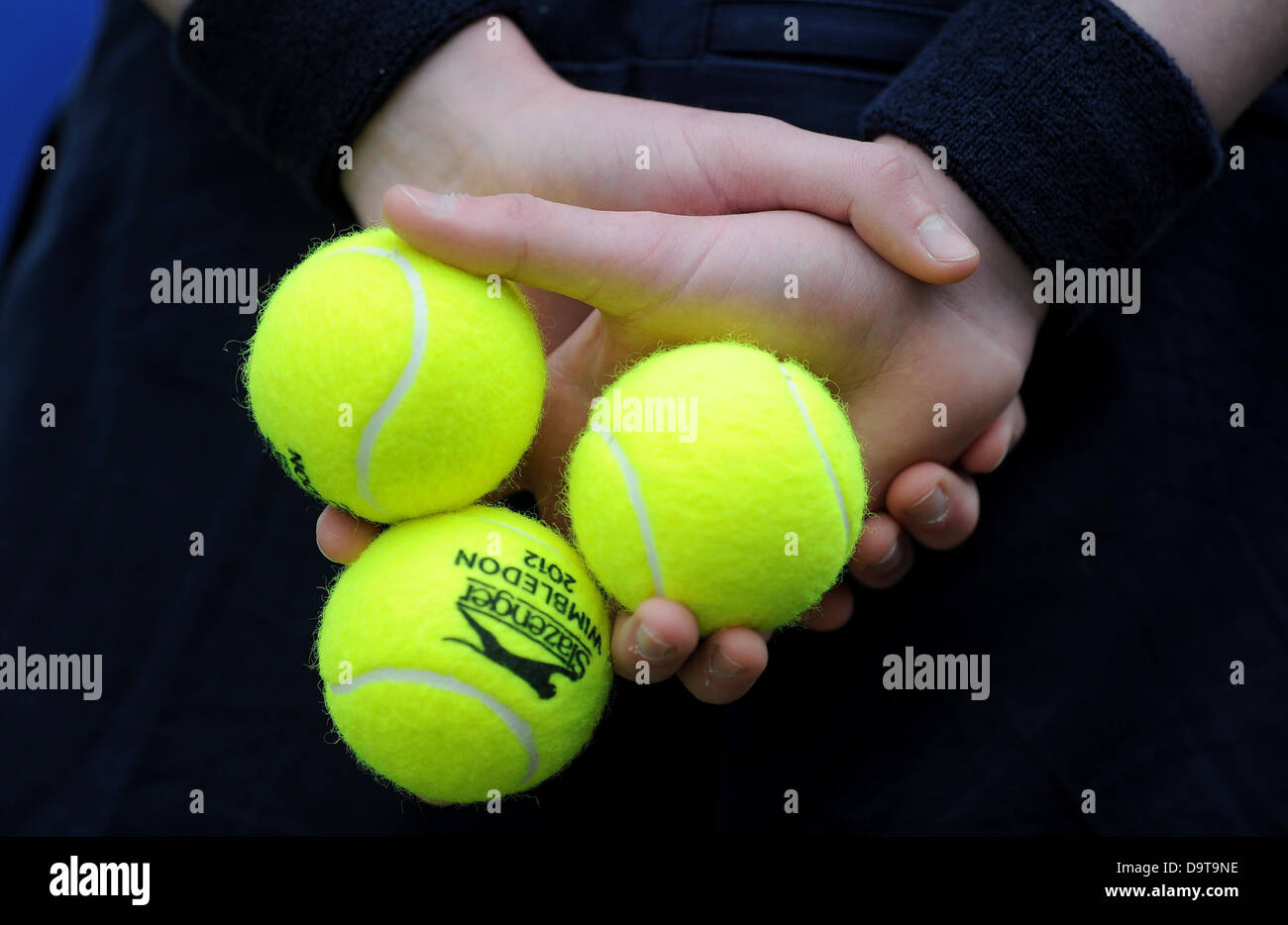 SLAZENGER TENNISBÄLLE im Besitz der WIMBLEDON CHAMPIONSHIPS 20 der ALL ENGLAND TENNIS CLUB WIMBLEDON LONDON ENGLAND 26 Juni 20 Stockfoto