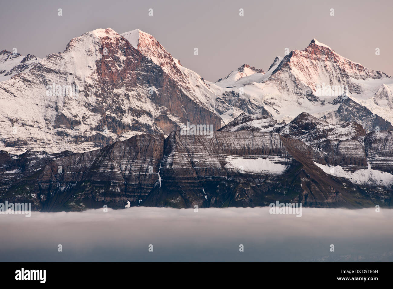 Eiger, Mönch und Jungfrau bildet eine massive Wand mit Blick auf das ...