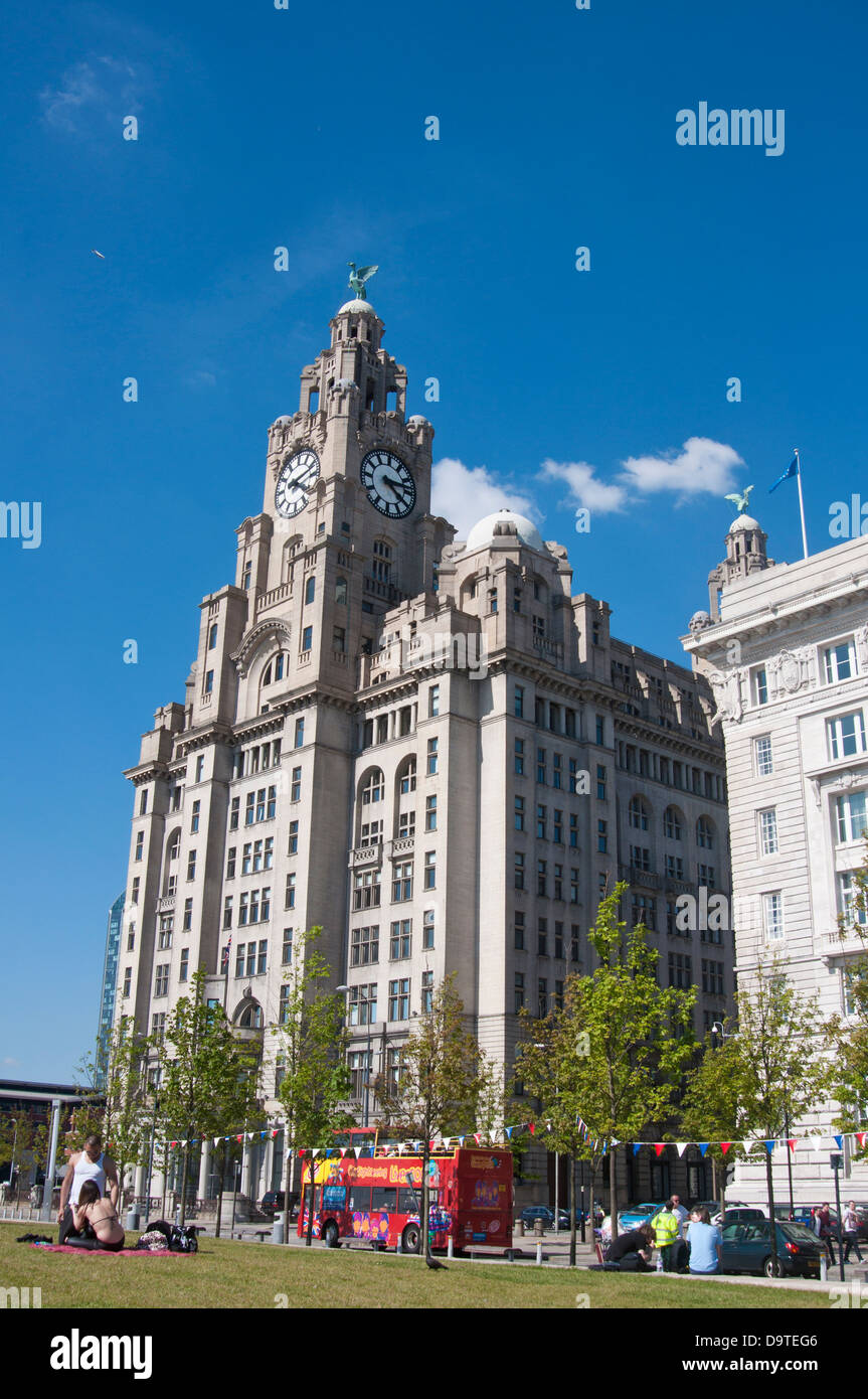 Liverpool-Liver Buildings Albert Docks im Sommer Stockfoto