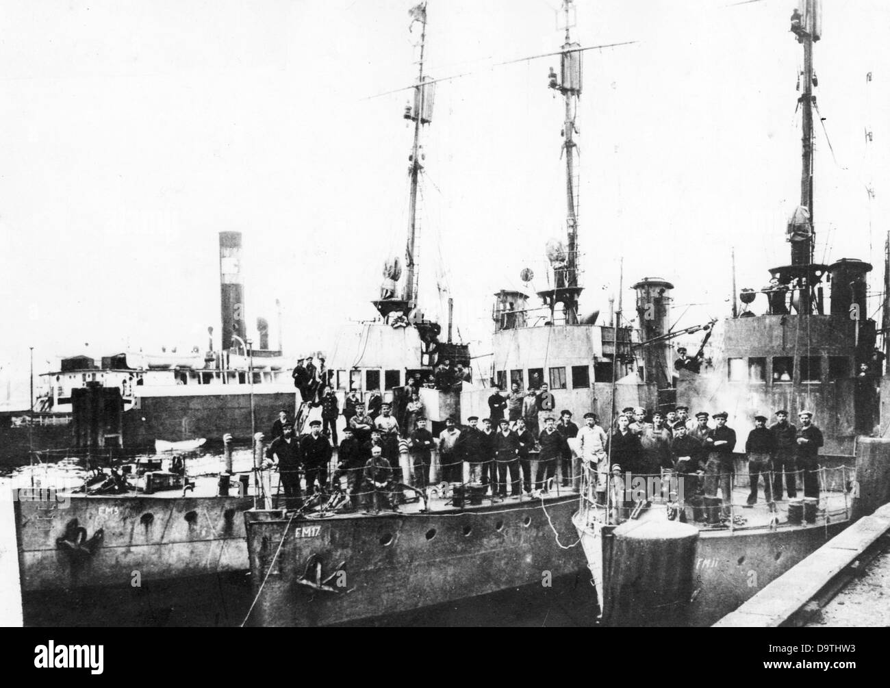 Deutsche Revolution 1918/1919: Revolutionäre Matrosen werden 1918 im Hamburger Hafen fotografiert. Fotoarchiv für Zeitgeschichte Stockfoto