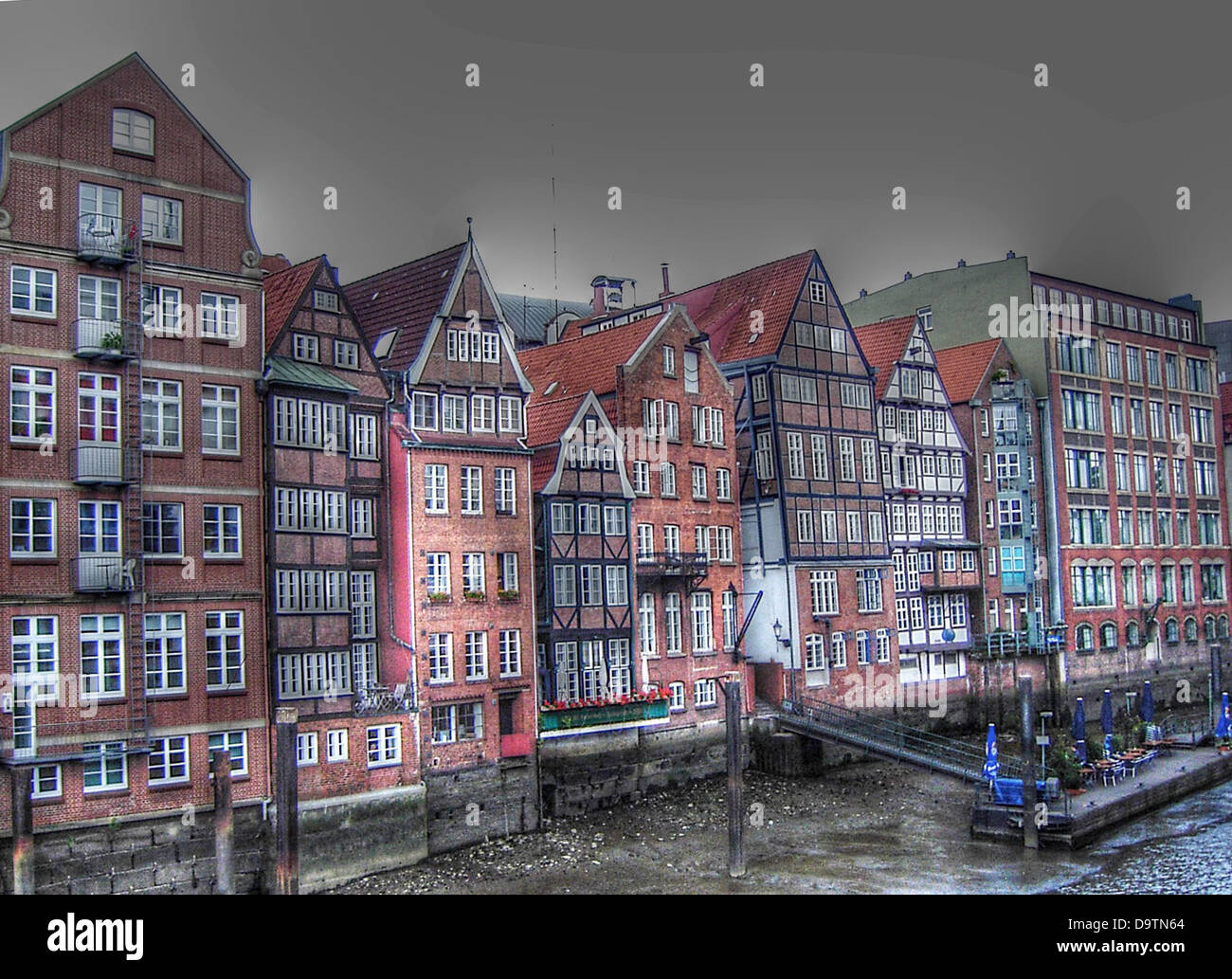 Straße Hamburg Hafen Flotte Wohnungen Deich Stockfoto