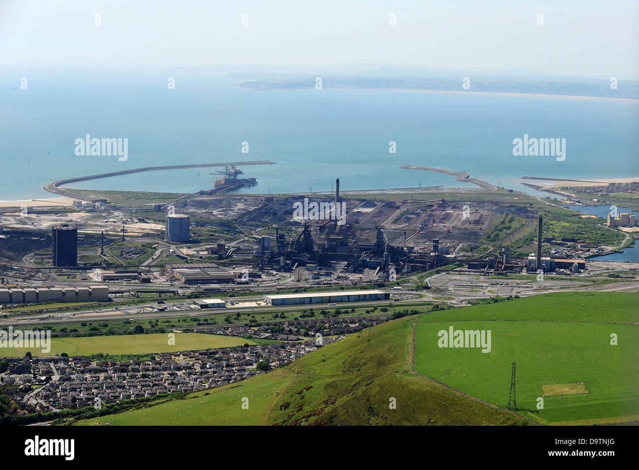 Luftaufnahme von Port Talbot Stahl Werke und Aberavon Beach. Stockfoto