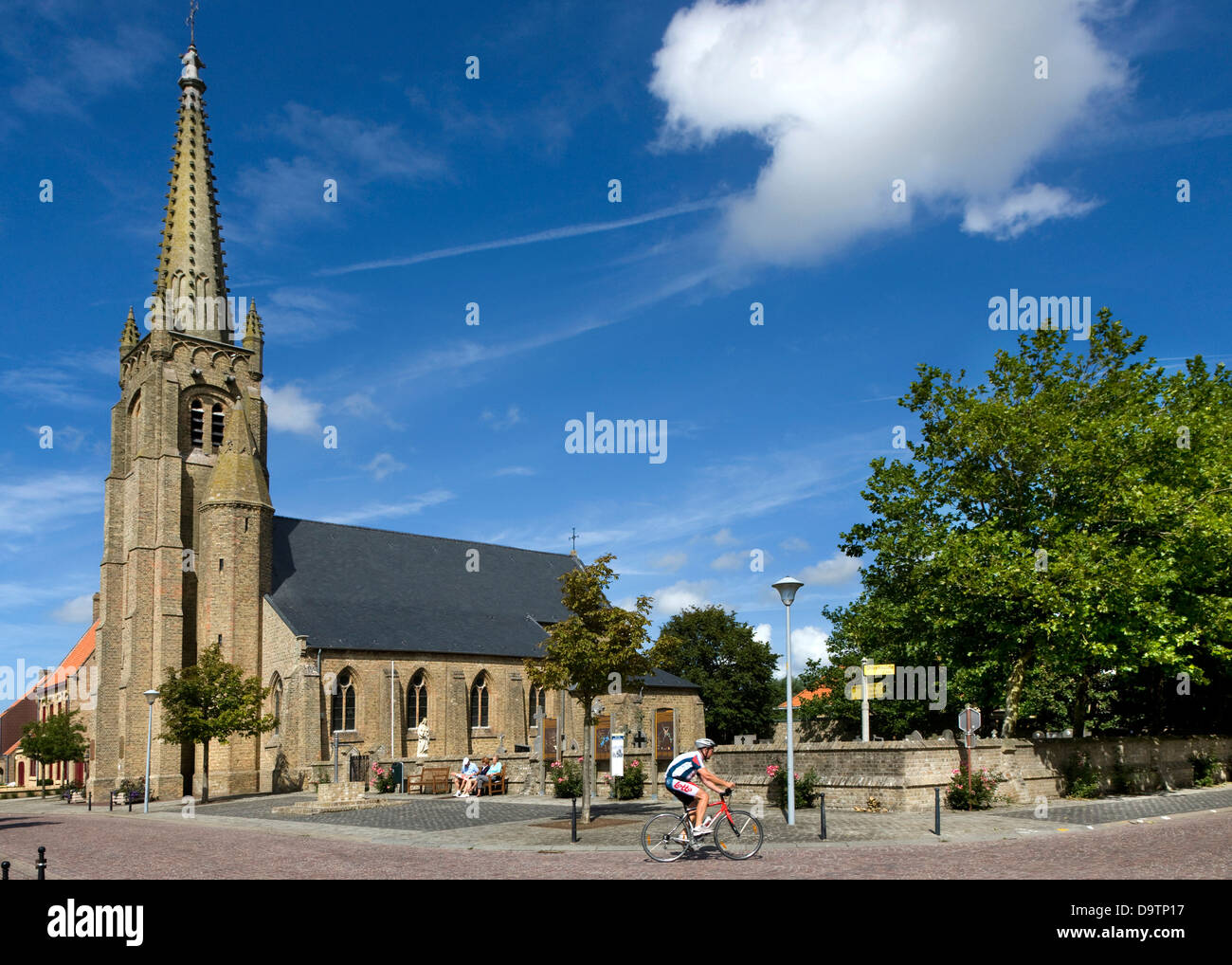 Die St. Peter Kirche in Stuivekenskerke, West-Flandern, Belgien Stockfoto