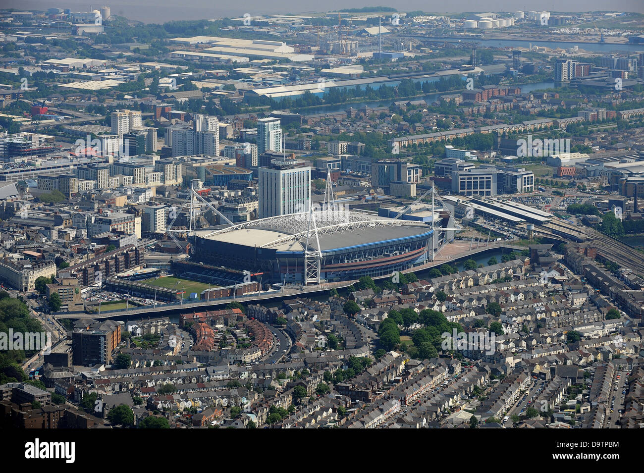 Luftaufnahme von Cardiff City Centre und Millenium stadium Stockfoto