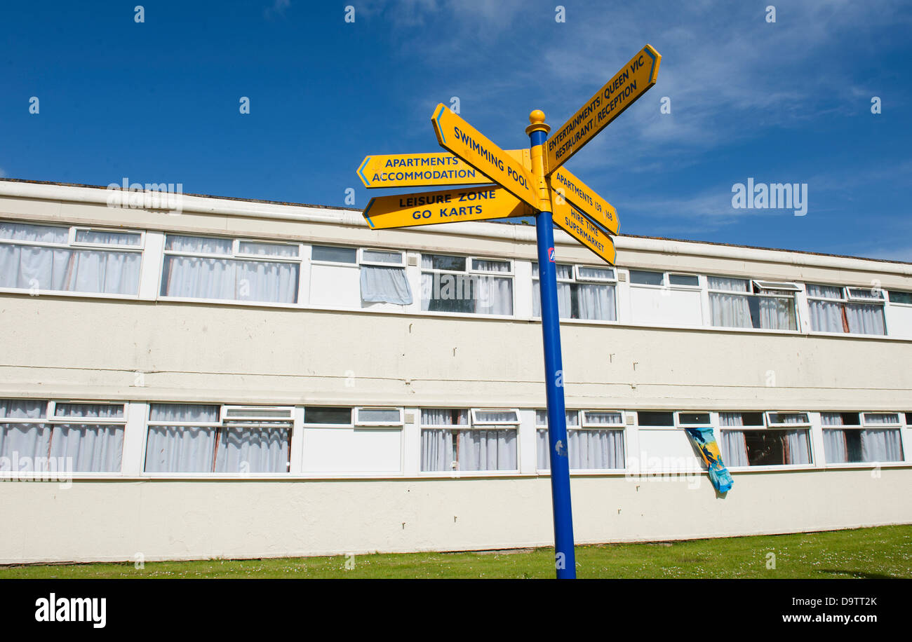 Richtungen zu unterzeichnen, in Pontins Feriencamp, Camber Sands, East Sussex, UK Stockfoto
