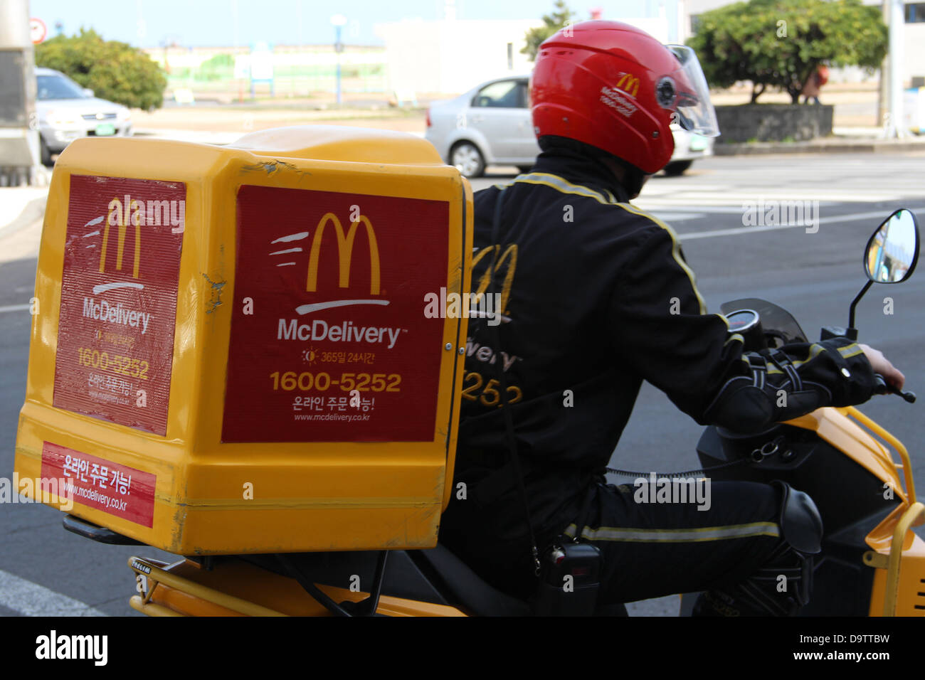 Mcdonalds Delivery Stockfotos Und Bilder Kaufen Alamy