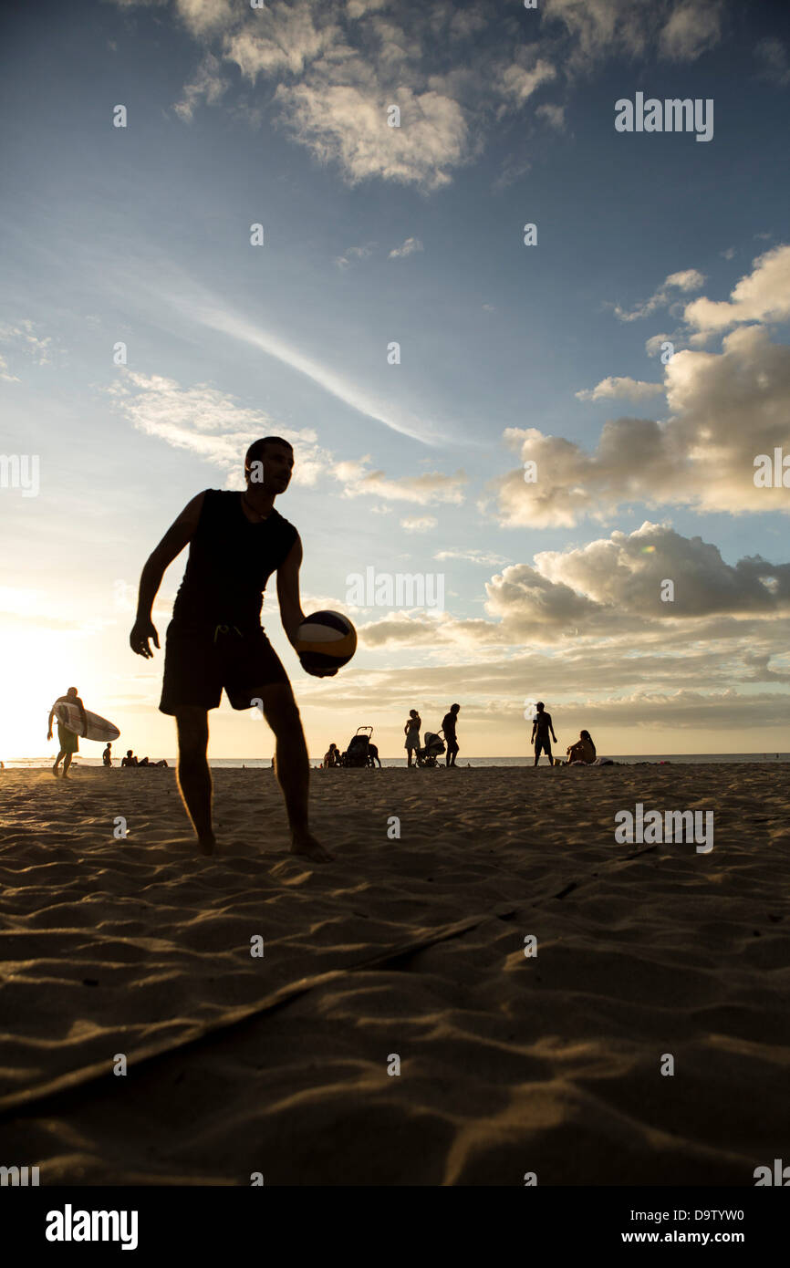 Mann spielen BeachVolleyball am Strand, Costa Rica Stockfotografie Alamy
