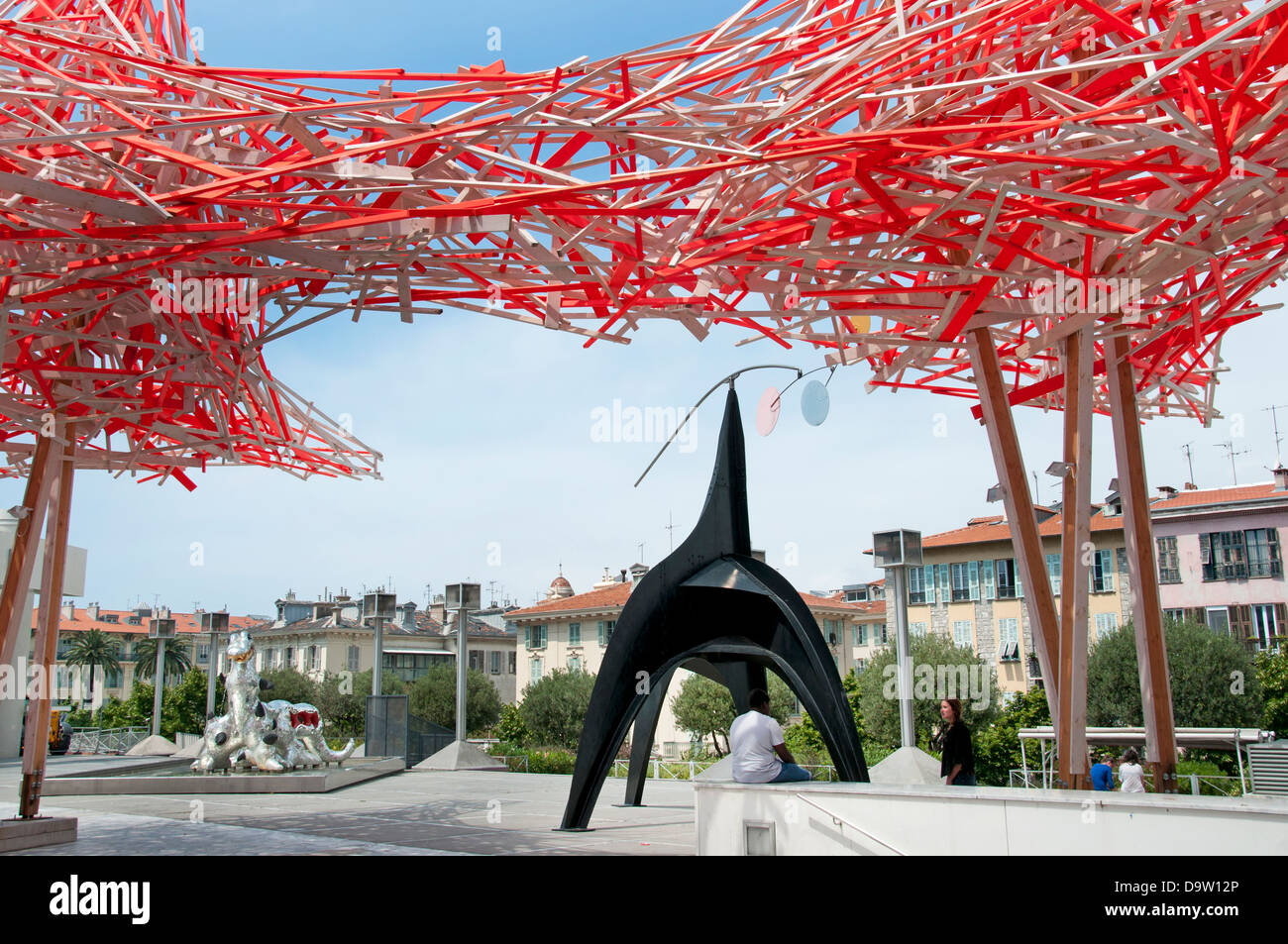 Musée d ' Art Moderne et d ' Art Contemporain - Museum für moderne und zeitgenössische Kunst schöne hölzerne Kunstinstallation von Arne Quinze Stockfoto