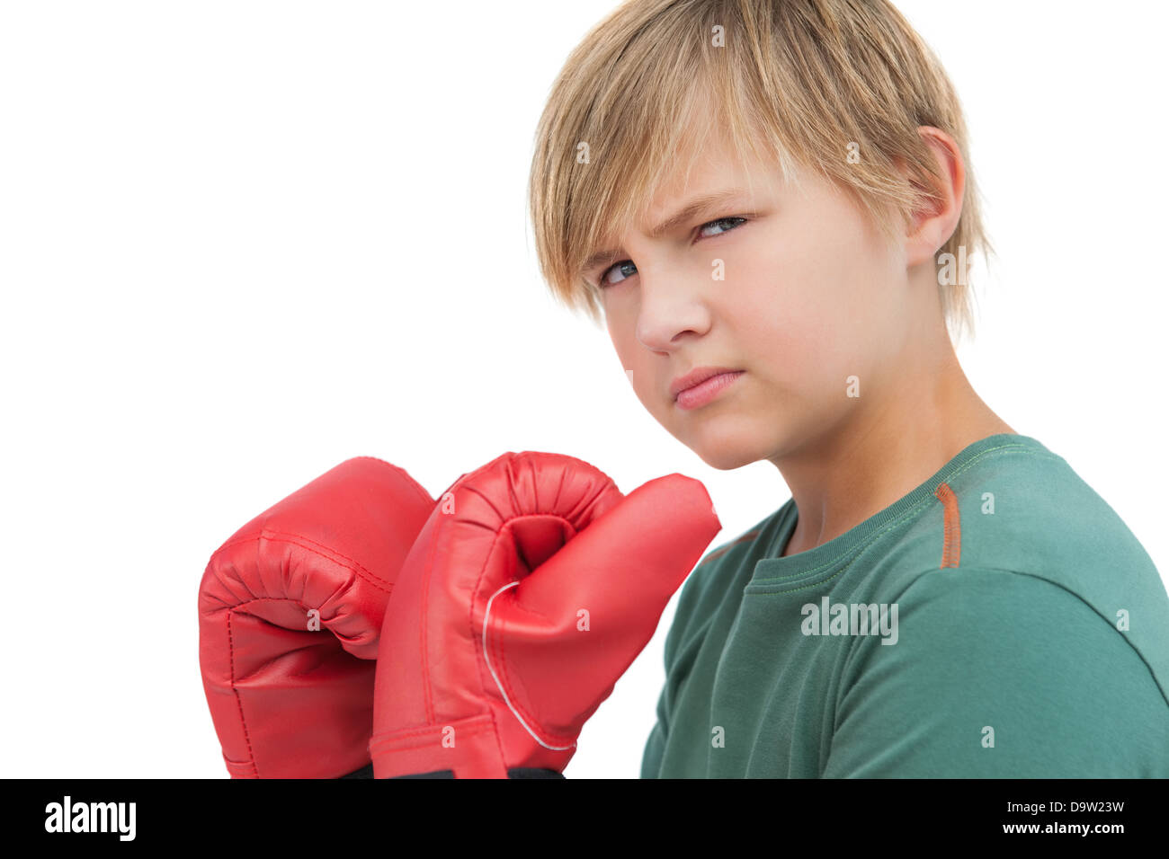 Wütende junge mit Boxhandschuhen Stockfoto