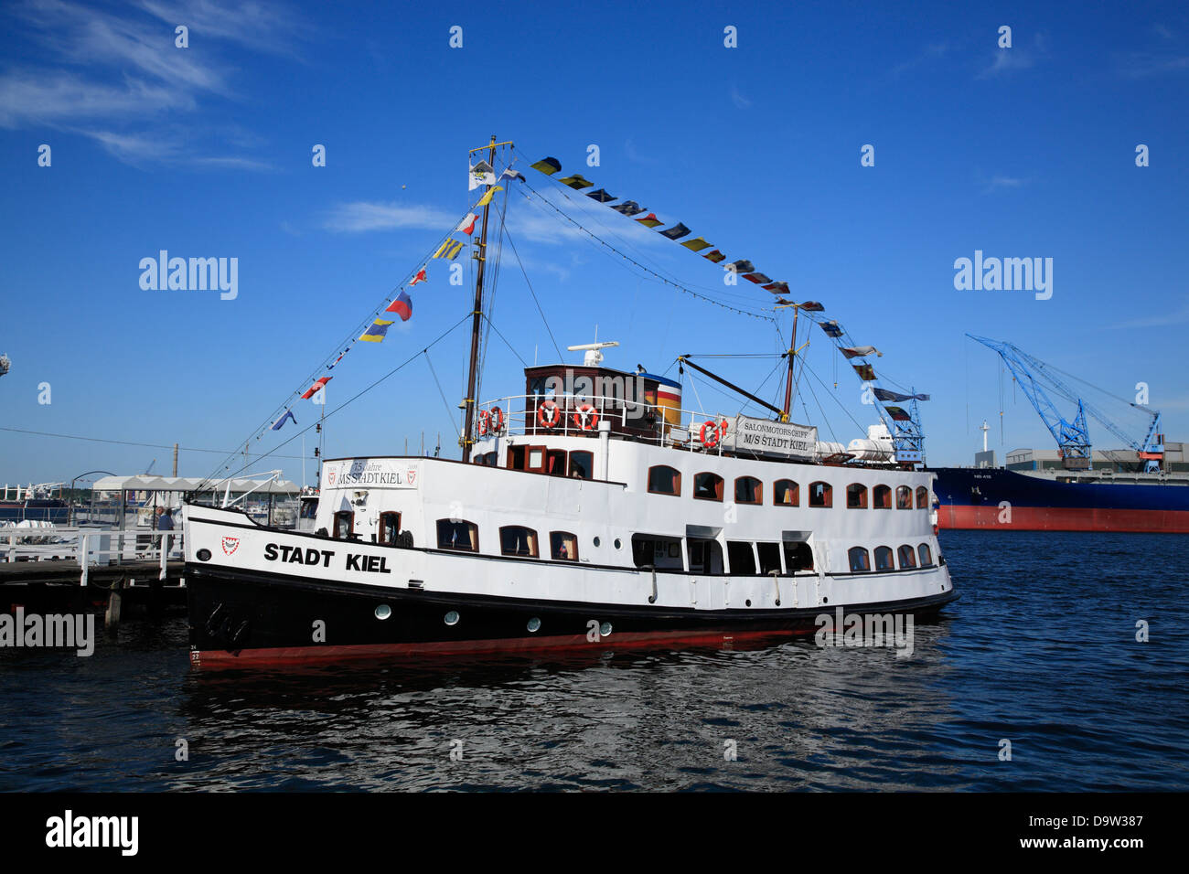 Fähren Sie im Kieler Hafen, Schleswig-Holstein, Deutschland, Europa Stockfoto