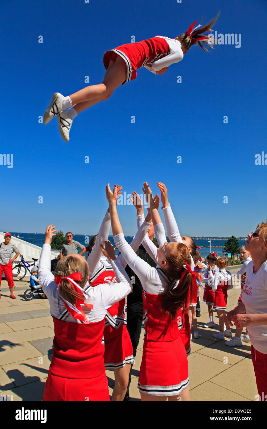 Cheerleader-Gruppe bei der Kieler Woche, Kiel, Schleswig-Holstein, Deutschland, Europa Stockfoto