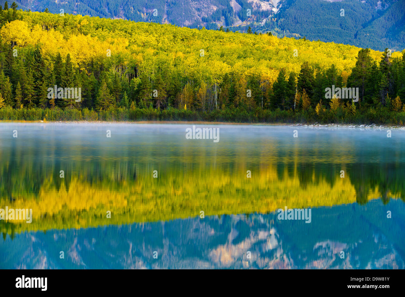 Kanada, Alberta, Jasper Nationalpark, Patricia Lake und Pyramid Mountain Stockfoto