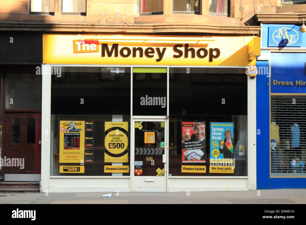 Ein Blick auf The Money Shop Finanzinstitut in Glasgow, Schottland, Vereinigtes Königreich Stockfoto