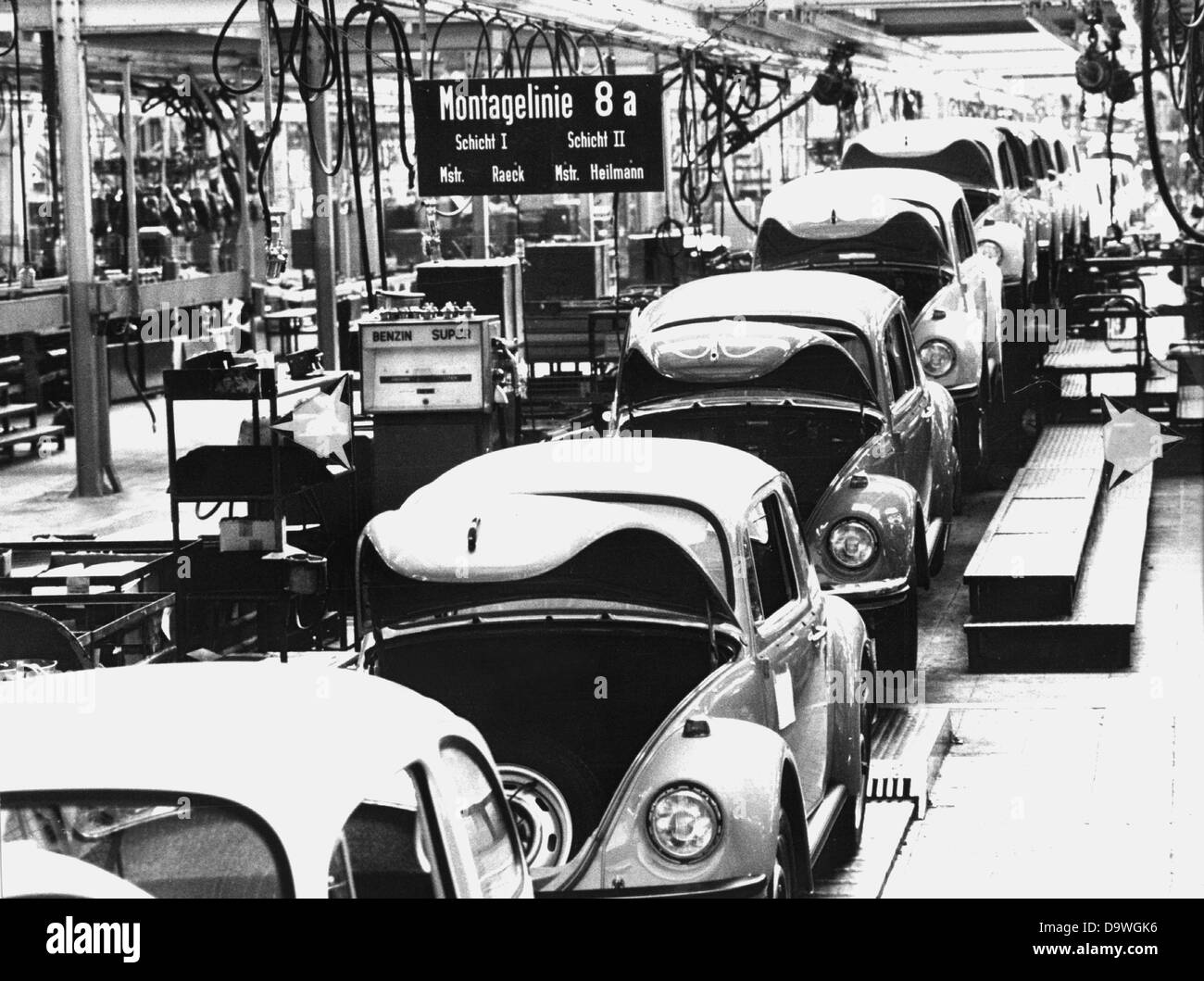 Das Fließband der Volkswagen AG Fabrik und die Tochterfirma AudiNSU