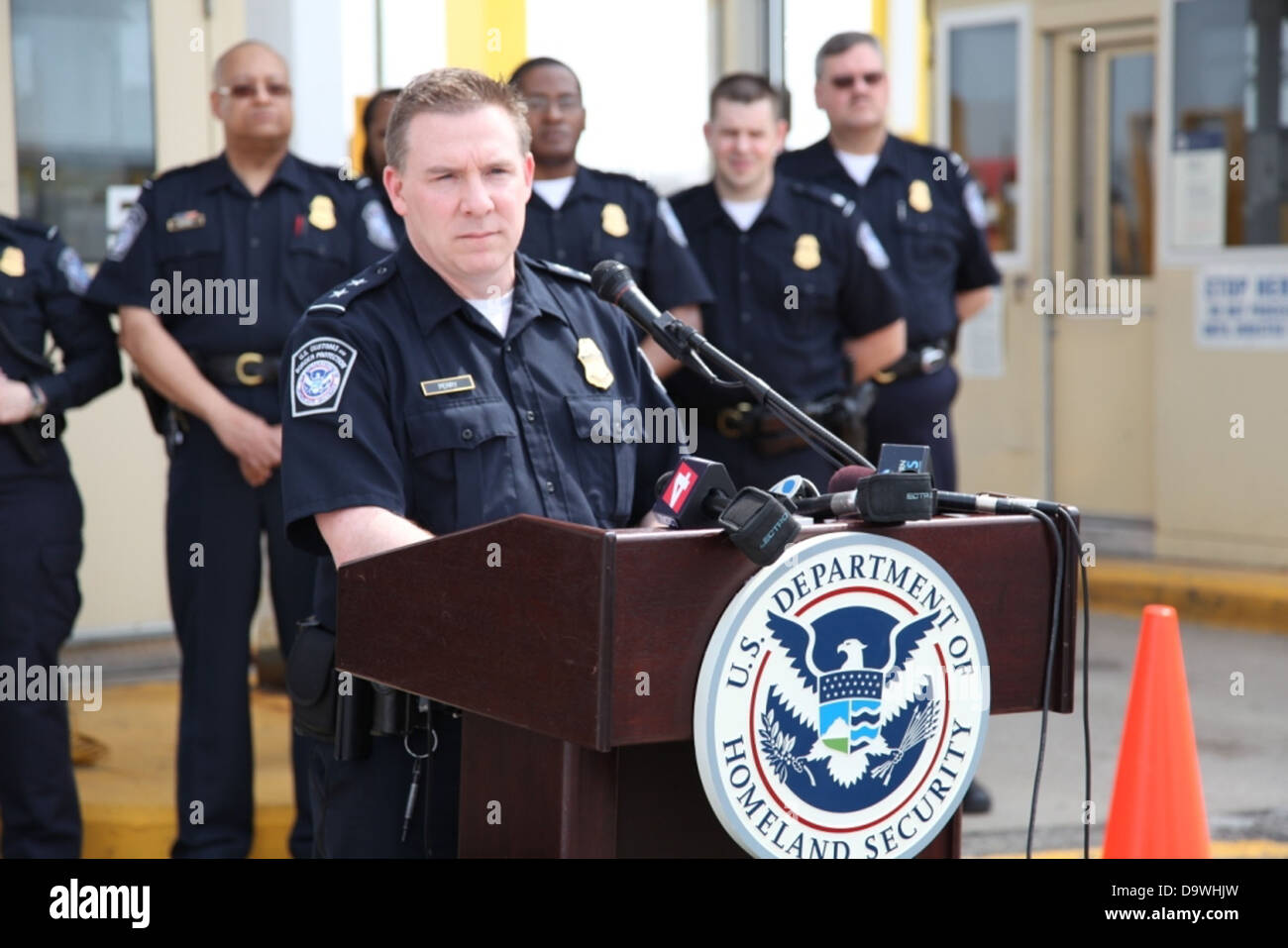 Dieses Bild bezieht sich auf einen wichtigen Moment in der Geschichte des US-Zolls und des Grenzschutzes, der möglicherweise mit Operationen oder Aktivitäten im Zusammenhang mit Perry zusammenhängt, obwohl die Details nicht ausdrücklich beschrieben werden. Stockfoto