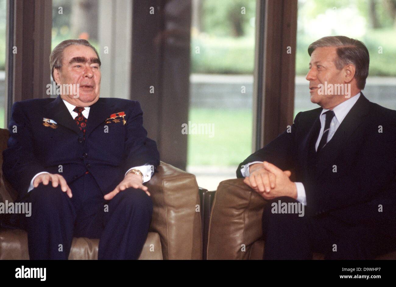 Sowjetische Staatspräsident und Vorsitzender der Partei Leonid Brezhnev (l) bei seinem Besuch in der Bundesrepublik Deutschland im Mai 1978 mit Kanzler Helmut Schmidt (r) im Kanzleramt. Stockfoto