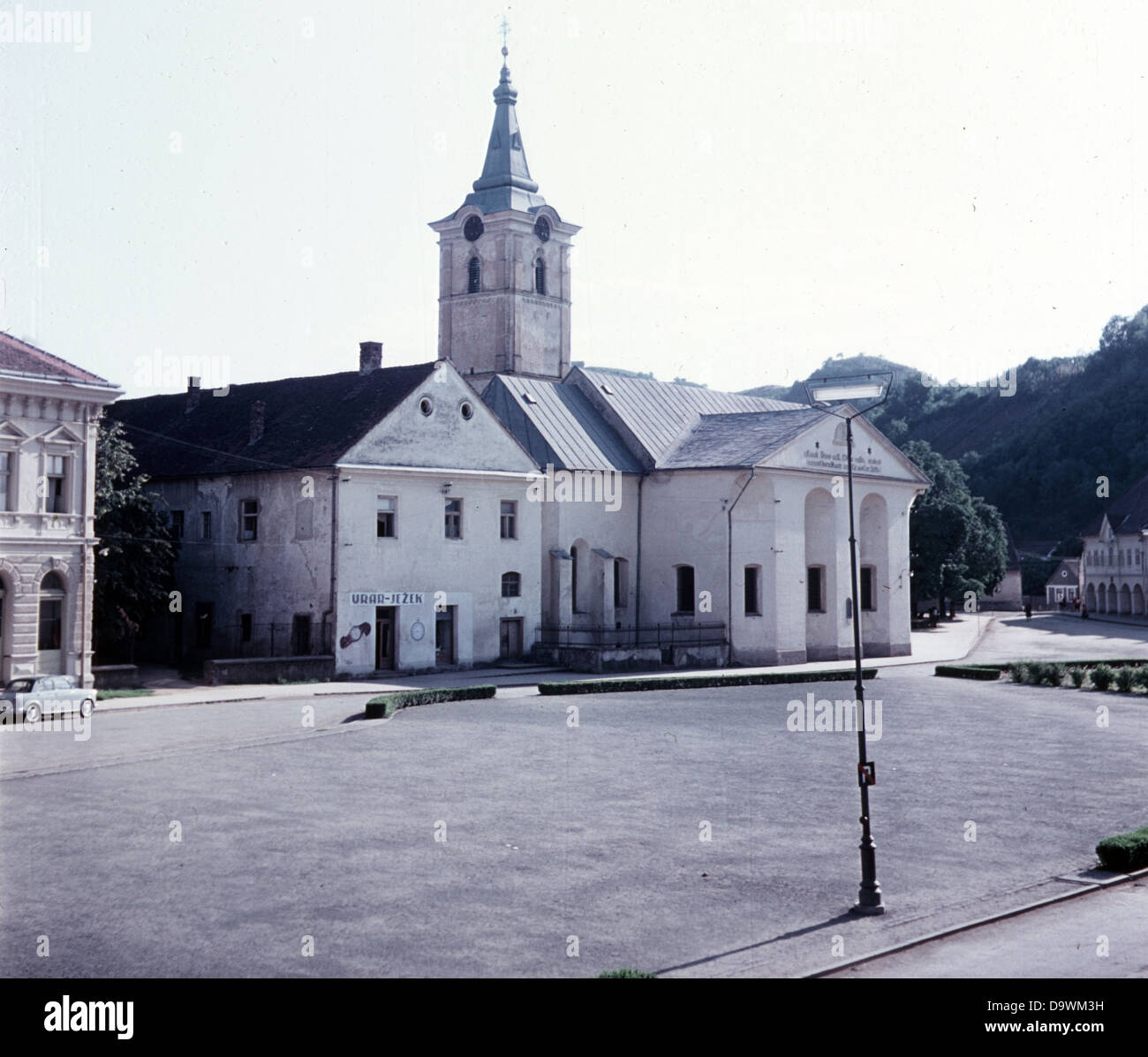 Stadt Von Slavonska Pozega Pozega In Kroatien Jugoslawien Slawonien Zerstorte Kirche In Der Innenstadt Stockfotografie Alamy