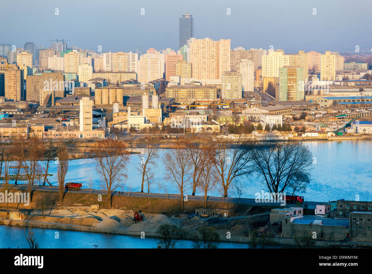 Demokratische Volksrepublik Korea (DVRK), Nordkorea, Pjöngjang, erhöhten Blick über die Skyline der Stadt Stockfoto